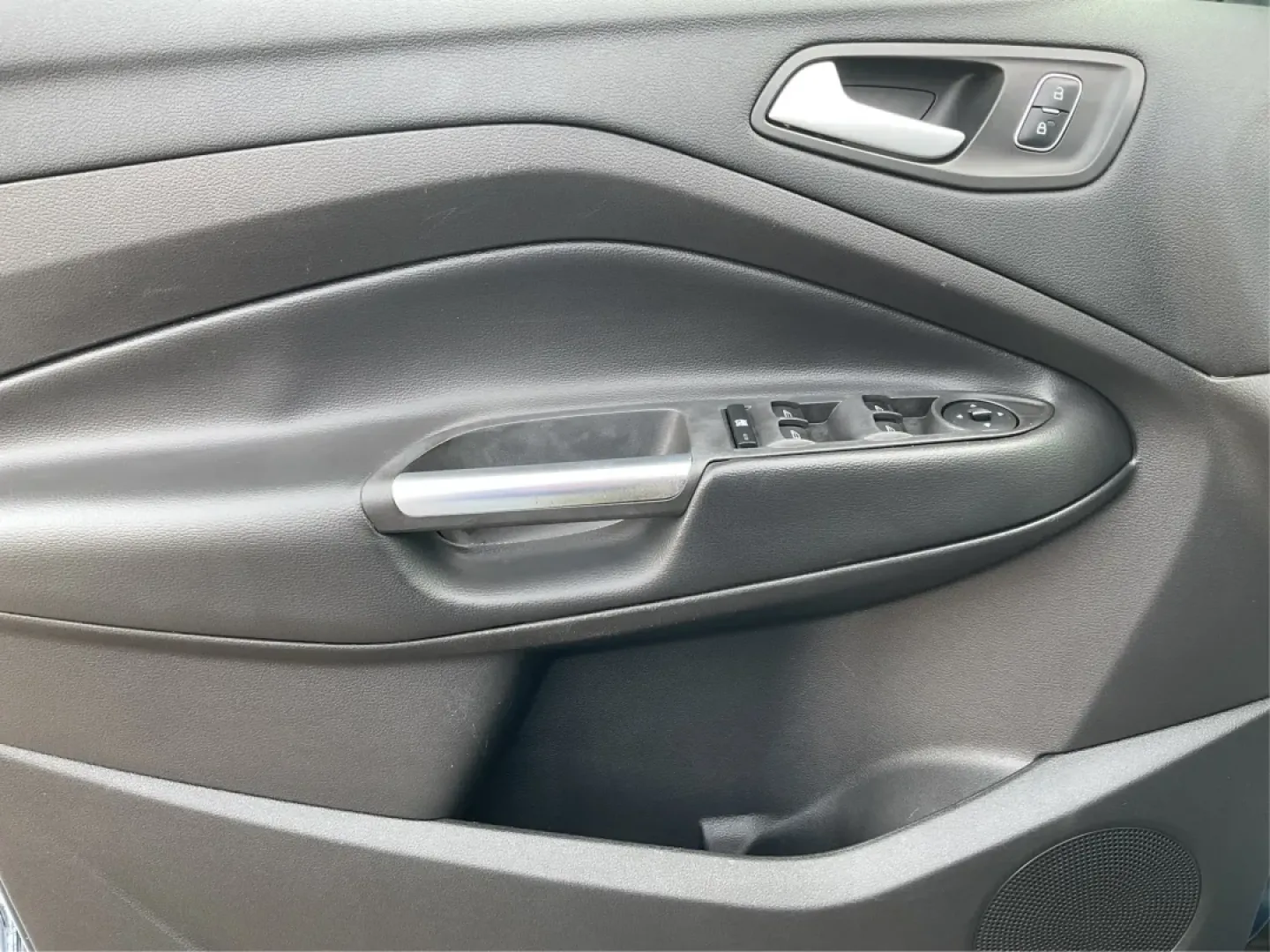 2018 Ford Escape SE (1FMCU0GD7JU) with an 1.5L L4 DOHC 16V engine, 6A transmission, located at 401 Woodman Dr, Riverside, OH, 45431, (937) 908-9800, 39.760899, -84.123421 - **Discover Your Next Adventure with the 2018 Ford Escape SE at Advantage Car and Credit - Piqua!**<br /> <br /> Are you ready to elevate your daily commute or weekend getaways? The 2018 Ford Escape SE is the perfect vehicle for those who crave both style and functionality in their daily lives. Wheth - Photo#19