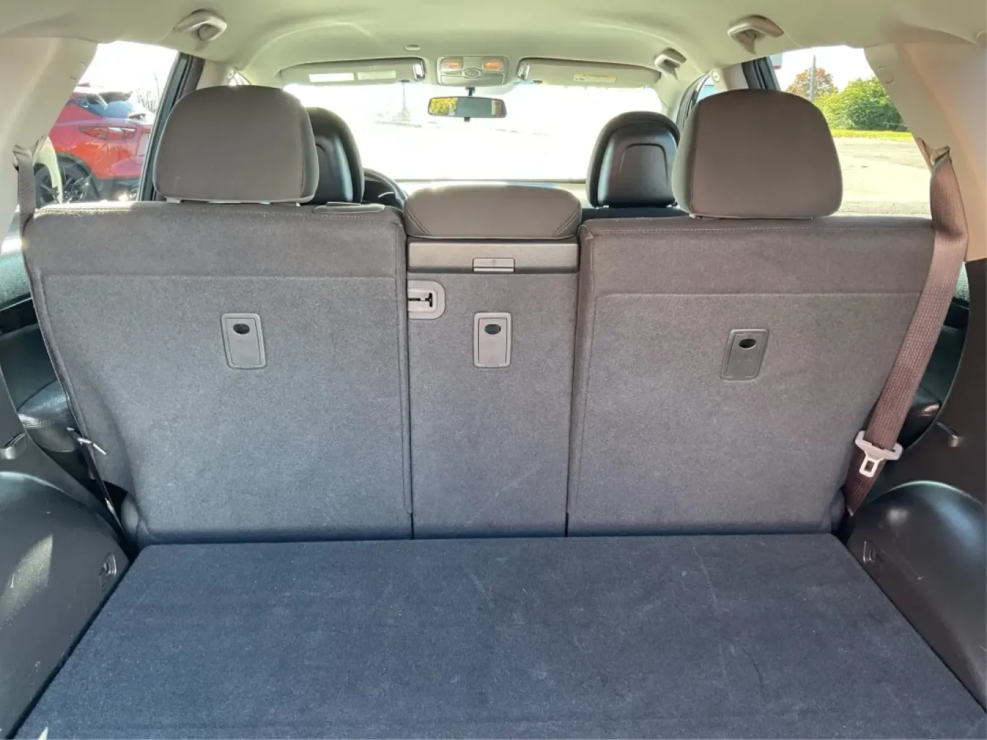 2014 Kia Sorento LX (5XYKTCA66EG) with an 2.4L I-4 gasoline direct injection engine, located at 4508 South Dixie Dr, Moraine, OH, 45439, (937) 908-9800, 39.689976, -84.218452 - ### Adventure Awaits with the 2014 Kia Sorento LX at Advantage Car and Credit - Moraine!<br /> <br /> Are you ready to elevate your family outings, weekend getaways, or daily commutes? The **2014 Kia Sorento LX** is your ultimate companion for all adventures, blending comfort, functionality, and sty - Photo#11