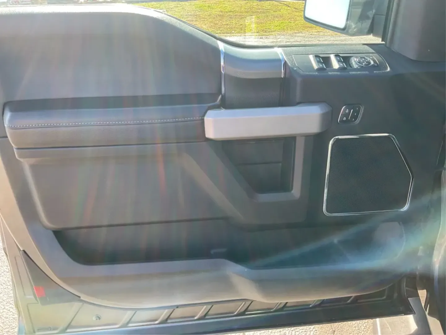 2015 Ford F-150 LARIAT (1FTEX1EPXFF) with an 2.7L V6 DOHC 24V engine, 6-Speed Automatic transmission, located at 401 Woodman Dr, Riverside, OH, 45431, (937) 908-9800, 39.760899, -84.123421 - **Discover Adventure with the 2015 Ford F-150 LARIAT at Advantage Car and Credit - Moraine!**<br /> <br /> Are you ready to elevate your lifestyle and take on new adventures? Imagine the freedom of hitting the open road, whether it's for weekend camping trips, hauling gear for your favorite hobbies, - Photo#18