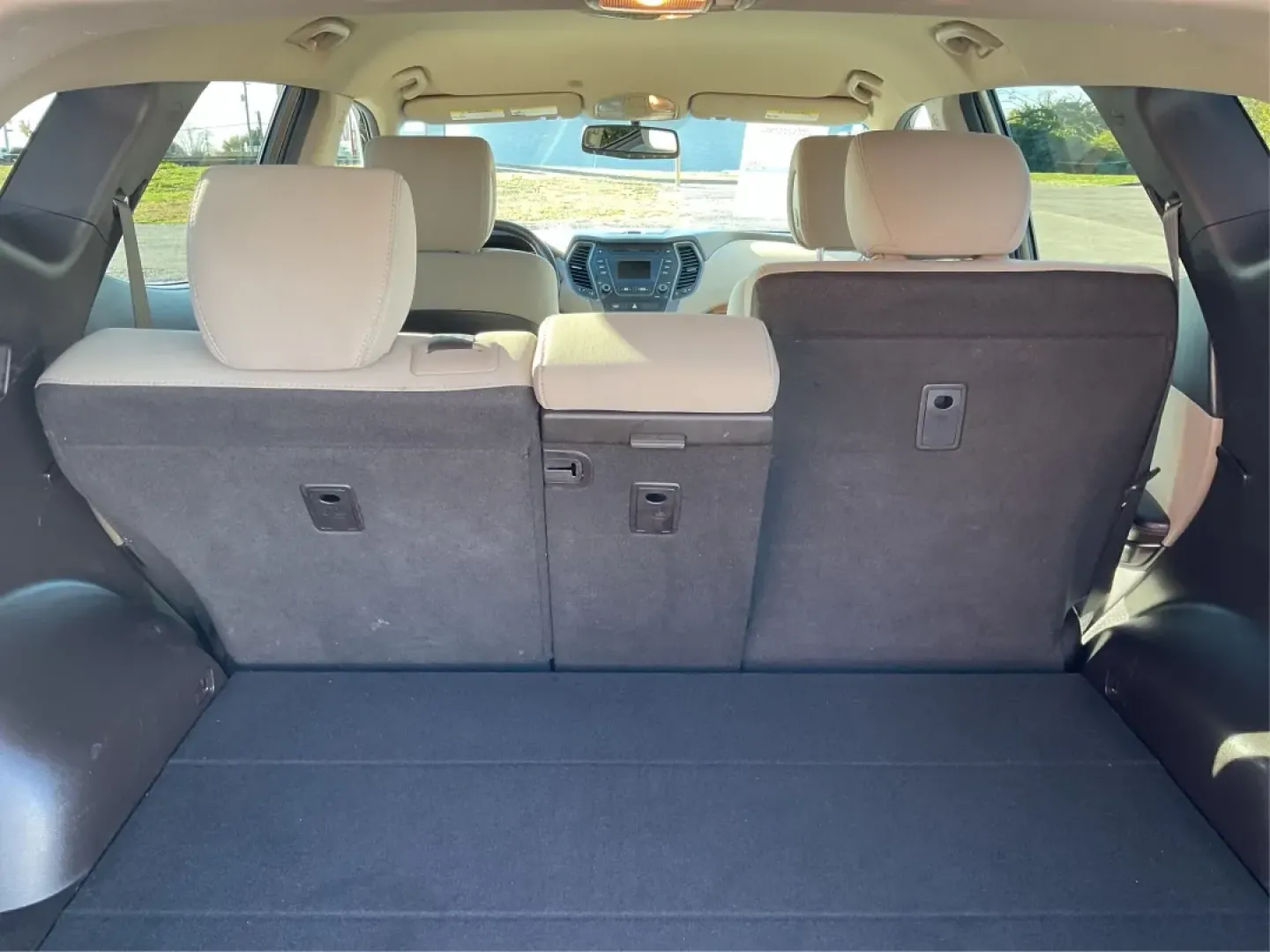 2014 Hyundai Santa Fe 2.4L (5XYZUDLBXEG) with an Theta II 2.4L I-4 gasoline direct injection engine, located at 8750 N County Rd 25A, Piqua, OH, 45356, (937) 908-9800, 40.164391, -84.232513 - **Explore New Adventures in the 2014 Hyundai Santa Fe from Advantage Car and Credit - Piqua!**<br /> <br /> Are you ready to elevate your family outings or weekend adventures? Look no further than this stunning 2014 Hyundai Santa Fe, perfect for those who crave both comfort and versatility in their - Photo#12