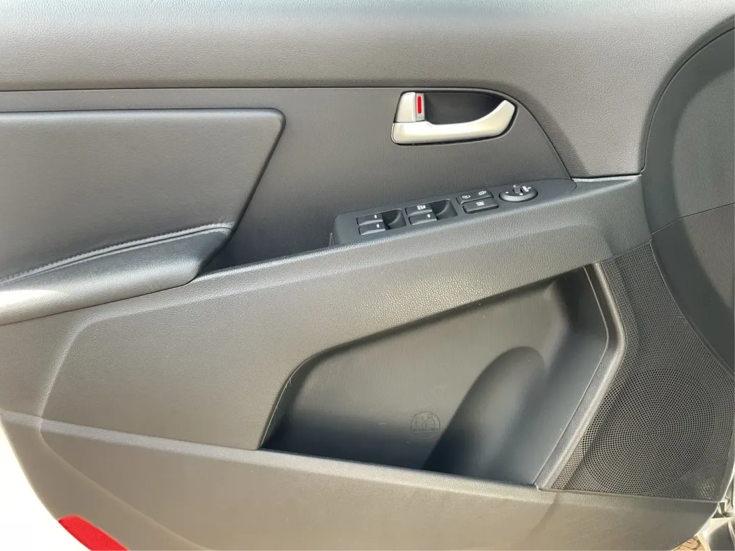 2015 Kia Sportage LX (KNDPB3AC1F7) with an Other engine, located at 8750 N County Rd 25A, Piqua, OH, 45356, (937) 908-9800, 40.164391, -84.232513 - Are you looking for a versatile vehicle that can handle your family's daily adventures while also being budget-friendly? Look no further than this 2015 Kia Sportage LX, now available at Advantage Car and Credit in Fairborn, OH. This stylish crossover SUV is perfect for growing families, weekend geta - Photo#16