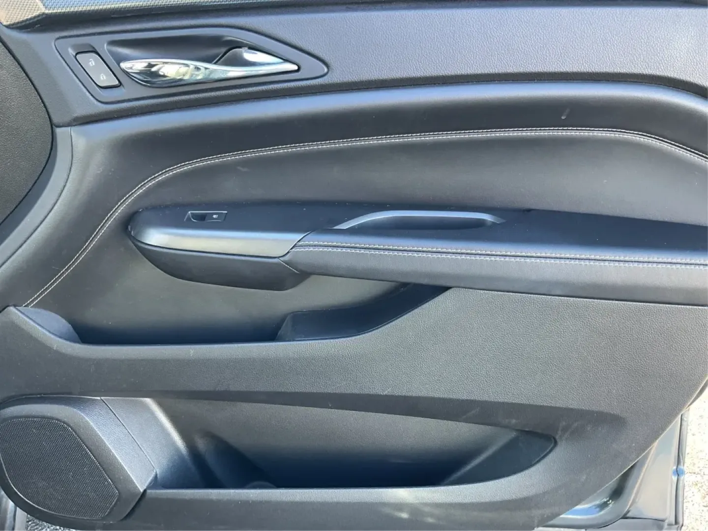 2012 Cadillac SRX Standard (3GYFNGE39CS) with an 3.6L V-6 gasoline direct injection engine, located at 1184 Kauffman Ave, Fairborn, OH, 45324, (937) 908-9800, 39.807072, -84.030914 - **Adventure Awaits with the 2012 Cadillac SRX Your Next Family SUV!**<br /> <br /> Are you on the hunt for a versatile vehicle that can handle your family's busy lifestyle and weekend adventures? Look no further than this stunning 2012 Cadillac SRX, available now at Advantage Car and Credit in Fair - Photo#20