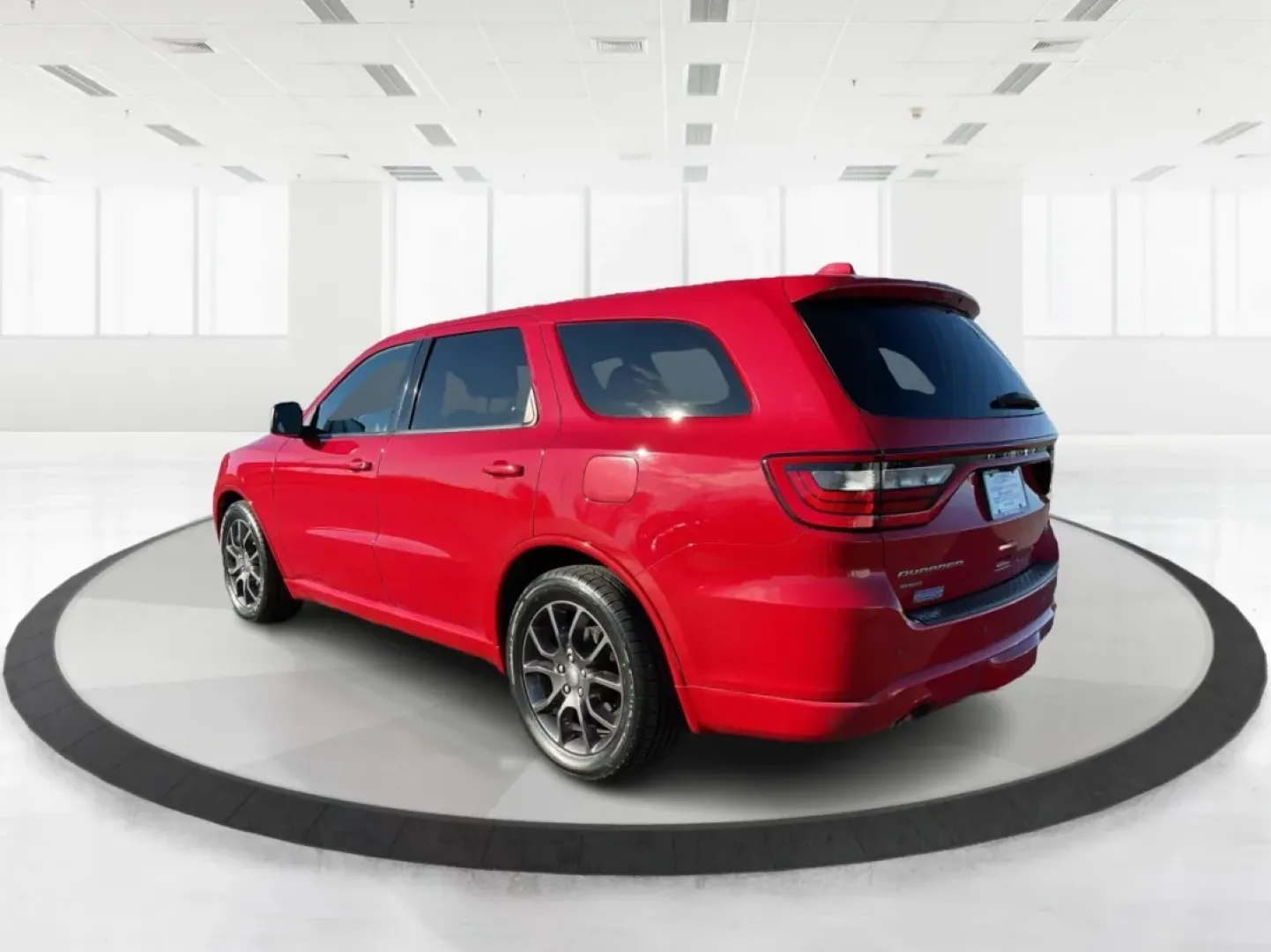 2015 Dodge Durango R/T (1C4SDJCT8FC) with an HEMI 5.7L V-8 variable valve control engine, located at 1230 East Main St, Xenia, OH, 45385, (937) 908-9800, 39.688026, -83.910172 - **Unleash Your Adventurous Spirit with the 2015 Dodge Durango R/T at Advantage Car and Credit - Troy!**<br /> <br /> Are you ready to elevate your family outings or weekend adventures? The 2015 Dodge Durango R/T is the perfect vehicle for those who demand style, performance, and versatility. Whether - Photo#3