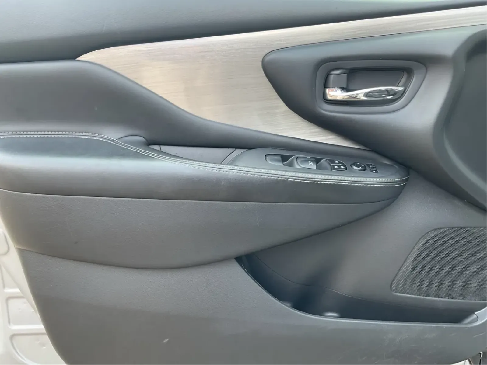 2017 Nissan Murano S AWD (5N1AZ2MH6HN) with an 3.5L V6 DOHC 24V engine, Continuously Variable Transmission transmission, located at 1184 Kauffman Ave, Fairborn, OH, 45324, (937) 908-9800, 39.807072, -84.030914 - **Adventure-Ready: 2017 Nissan Murano S AWD at Advantage Car and Credit in Fairborn, OH**<br /> <br /> Are you ready to elevate your lifestyle with a vehicle that perfectly blends comfort, safety, and versatility? Look no further than this stunning 2017 Nissan Murano S AWD, available now at Advantag - Photo#17