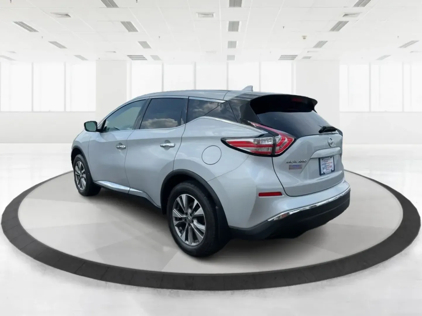 2017 Nissan Murano S AWD (5N1AZ2MH6HN) with an 3.5L V6 DOHC 24V engine, Continuously Variable Transmission transmission, located at 1230 East Main St, Xenia, OH, 45385, (937) 908-9800, 39.688026, -83.910172 - **Adventure-Ready: 2017 Nissan Murano S AWD at Advantage Car and Credit in Fairborn, OH**<br /> <br /> Are you ready to elevate your lifestyle with a vehicle that perfectly blends comfort, safety, and versatility? Look no further than this stunning 2017 Nissan Murano S AWD, available now at Advantag - Photo#4