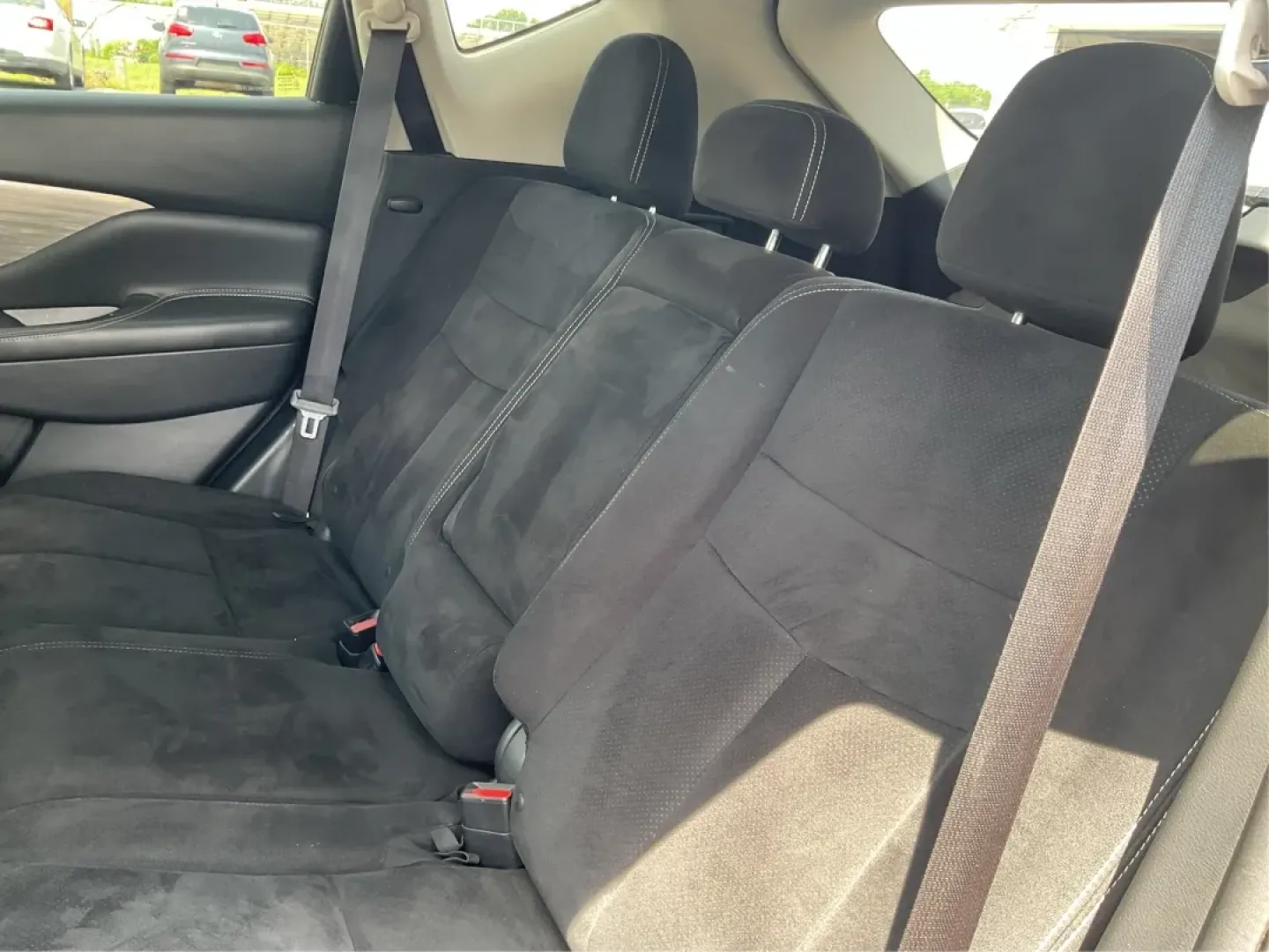 2017 Nissan Murano S AWD (5N1AZ2MH6HN) with an 3.5L V6 DOHC 24V engine, Continuously Variable Transmission transmission, located at 1230 East Main St, Xenia, OH, 45385, (937) 908-9800, 39.688026, -83.910172 - **Adventure-Ready: 2017 Nissan Murano S AWD at Advantage Car and Credit in Fairborn, OH**<br /> <br /> Are you ready to elevate your lifestyle with a vehicle that perfectly blends comfort, safety, and versatility? Look no further than this stunning 2017 Nissan Murano S AWD, available now at Advantag - Photo#10