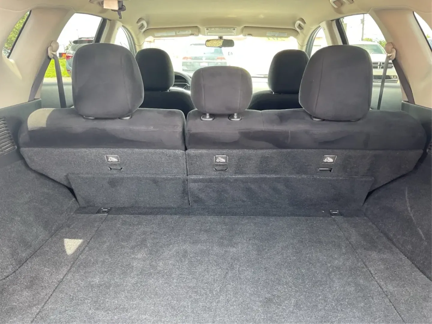 2017 Nissan Murano S AWD (5N1AZ2MH6HN) with an 3.5L V6 DOHC 24V engine, Continuously Variable Transmission transmission, located at 1230 East Main St, Xenia, OH, 45385, (937) 908-9800, 39.688026, -83.910172 - **Adventure-Ready: 2017 Nissan Murano S AWD at Advantage Car and Credit in Fairborn, OH**<br /> <br /> Are you ready to elevate your lifestyle with a vehicle that perfectly blends comfort, safety, and versatility? Look no further than this stunning 2017 Nissan Murano S AWD, available now at Advantag - Photo#12