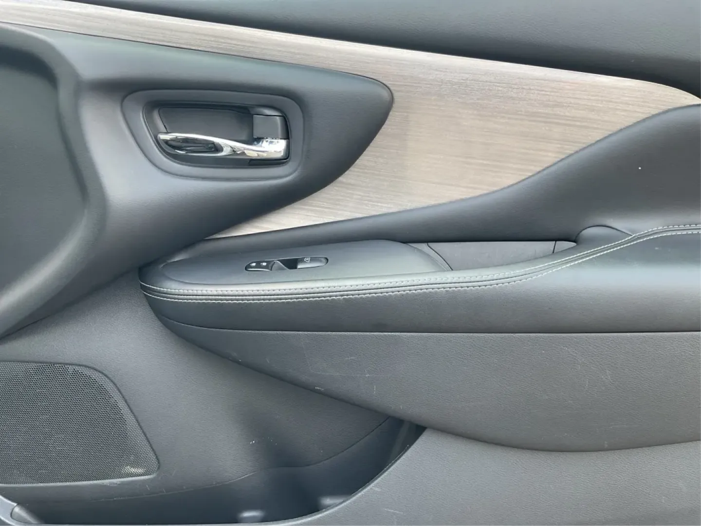 2017 Nissan Murano S AWD (5N1AZ2MH6HN) with an 3.5L V6 DOHC 24V engine, Continuously Variable Transmission transmission, located at 1230 East Main St, Xenia, OH, 45385, (937) 908-9800, 39.688026, -83.910172 - **Adventure-Ready: 2017 Nissan Murano S AWD at Advantage Car and Credit in Fairborn, OH**<br /> <br /> Are you ready to elevate your lifestyle with a vehicle that perfectly blends comfort, safety, and versatility? Look no further than this stunning 2017 Nissan Murano S AWD, available now at Advantag - Photo#18