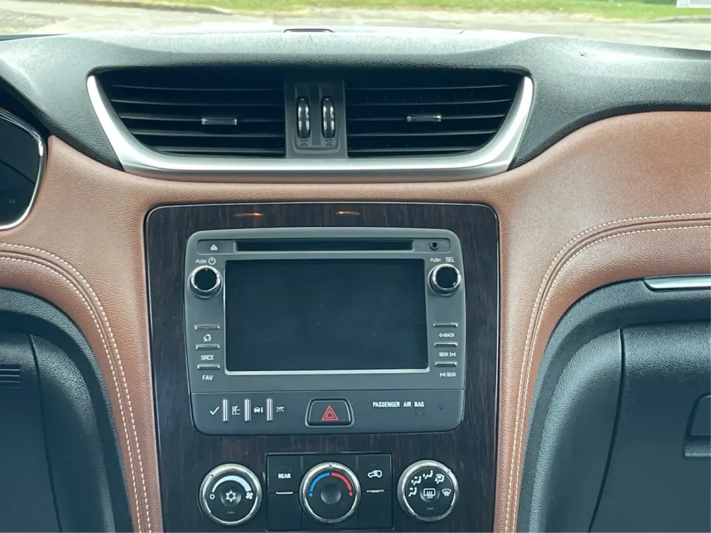 2016 Chevrolet Traverse 1LT (1GNKVGKD0GJ) with an 3.6L V-6 gasoline direct injection engine, located at 8750 N County Rd 25A, Piqua, OH, 45356, (937) 908-9800, 40.164391, -84.232513 - Are you looking for the perfect family SUV that balances space, comfort, and reliability? Look no further than this stunning 2016 Chevrolet Traverse 1LT, available now at Advantage Car and Credit in Piqua, OH. With its spacious interior and robust features, this SUV is designed for growing families, - Photo#13