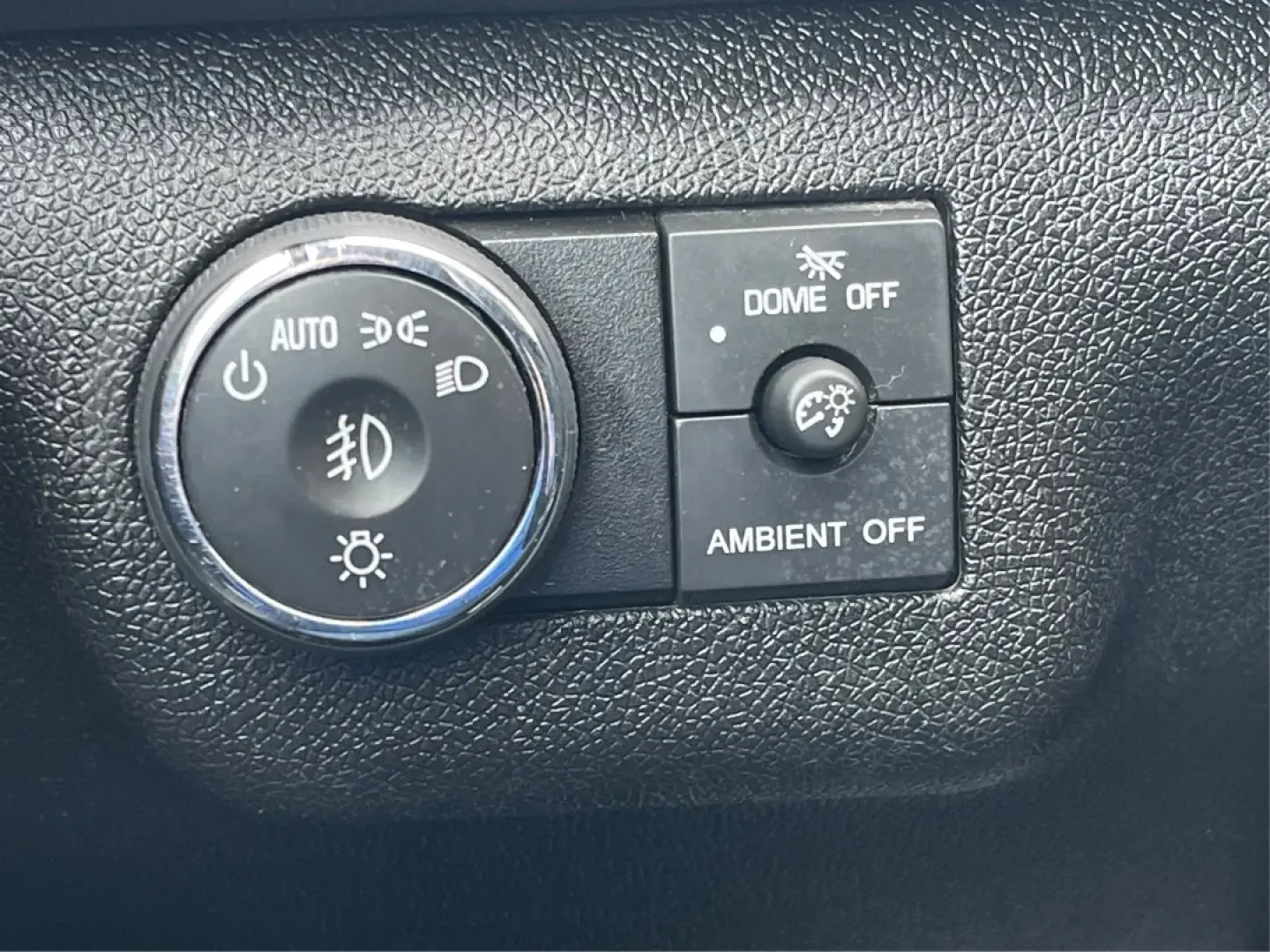 2016 Chevrolet Traverse 1LT (1GNKVGKD0GJ) with an 3.6L V-6 gasoline direct injection engine, located at 8750 N County Rd 25A, Piqua, OH, 45356, (937) 908-9800, 40.164391, -84.232513 - Are you looking for the perfect family SUV that balances space, comfort, and reliability? Look no further than this stunning 2016 Chevrolet Traverse 1LT, available now at Advantage Car and Credit in Piqua, OH. With its spacious interior and robust features, this SUV is designed for growing families, - Photo#17