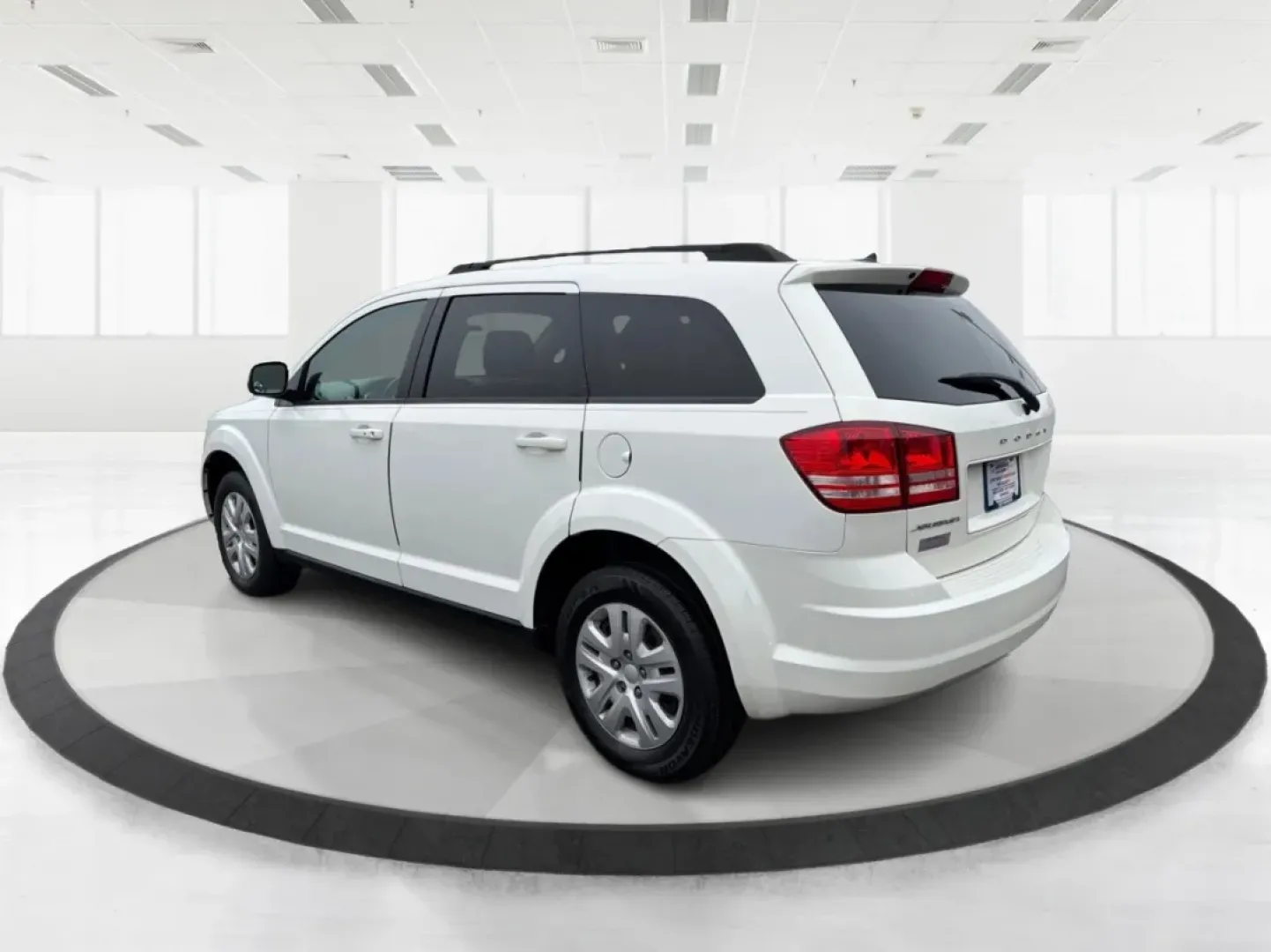 2016 Dodge Journey SE (3C4PDCAB1GT) with an Tigershark MultiAir 2.4L I-4 DOHC engine, located at 1099 N County Rd 25A , Troy, OH, 45373, (937) 908-9800, 40.057079, -84.212883 - Are you searching for the perfect vehicle to accommodate your growing family or enhance your daily commute? Look no further than this stunning 2016 Dodge Journey SE, available now at Advantage Car and Credit in Troy, OH! With its spacious interior and excellent features, this budget-friendly SUV is - Photo#4