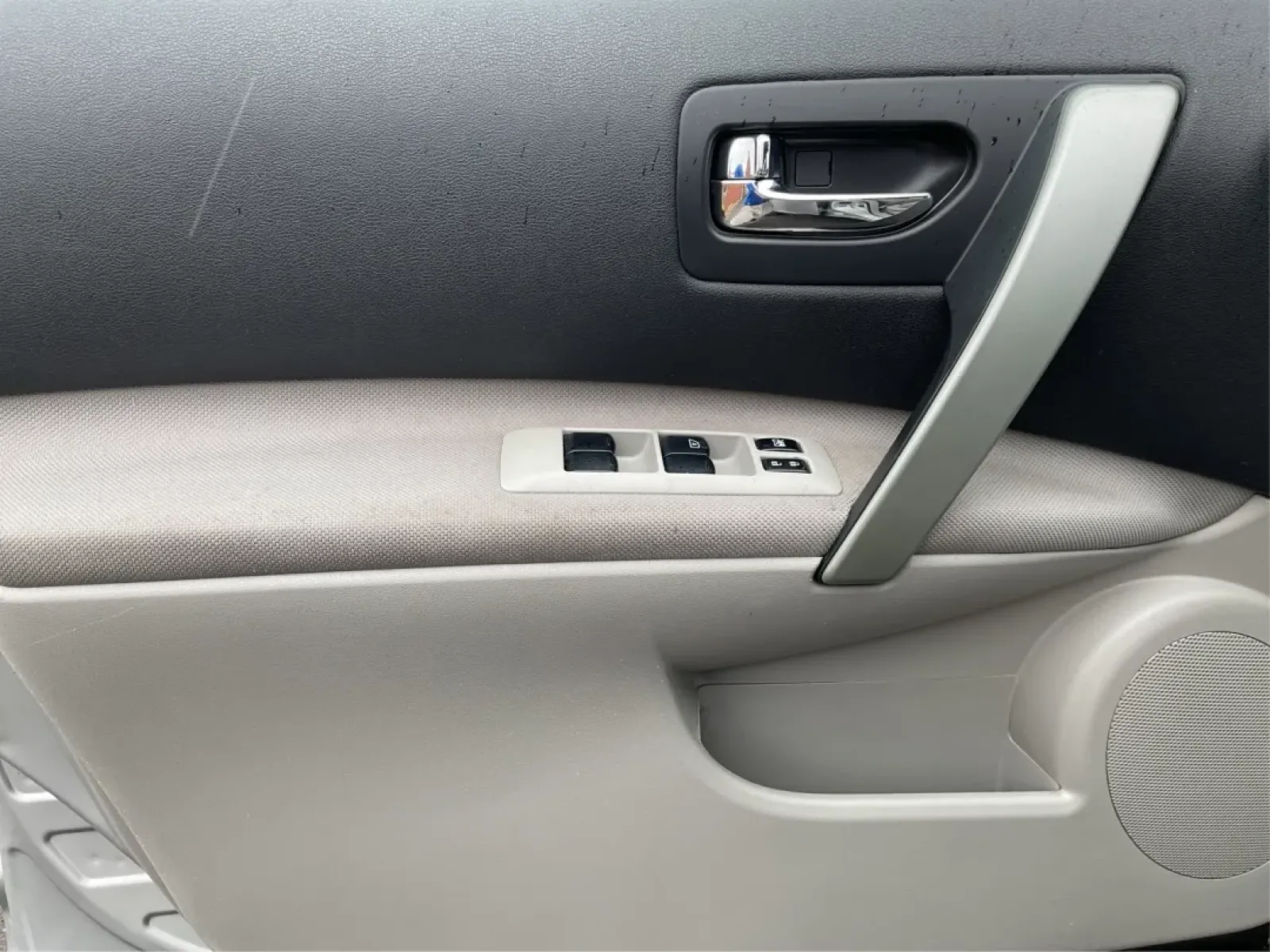 2012 Nissan Rogue S (JN8AS5MT2CW) with an 2.5L I-4 DOHC engine, located at 1951 S Dayton Lakeview Rd., New Carlisle, OH, 45344, (937) 908-9800, 39.890999, -84.050255 - Are you seeking the perfect vehicle that balances style, comfort, and versatility? Look no further than the 2012 Nissan Rogue, now available at Advantage Car and Credit in Fairborn, OH. This sleek SUV is not just a mode of transportation; it's your ticket to adventure, ideal for growing families, we - Photo#17