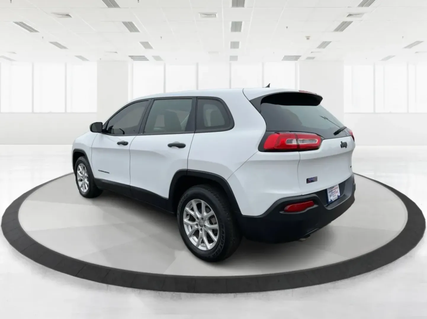 2015 Jeep Cherokee Sport (1C4PJLAB0FW) with an Other engine, located at 1184 Kauffman Ave, Fairborn, OH, 45324, (937) 908-9800, 39.807072, -84.030914 - ### Adventure Awaits with this 2015 Jeep Cherokee Sport!<br /> <br /> Are you ready for your next family road trip, weekend adventure, or daily commute? This 2015 Jeep Cherokee Sport is the perfect companion, combining style, comfort, and versatility for all your lifestyle needs. With its rugged cap - Photo#4