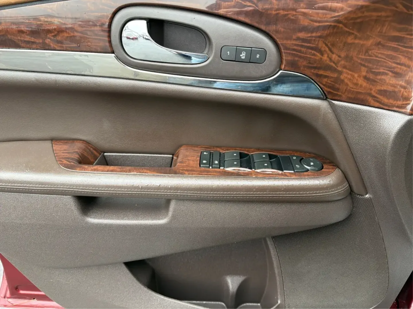 2017 Buick Enclave Leather (5GAKVBKD7HJ) with an 3.6L V-6 gasoline direct injection engine, located at 1099 N County Rd 25A , Troy, OH, 45373, (937) 908-9800, 40.057079, -84.212883 - **Discover Adventure with the 2017 Buick Enclave Perfect for Your Growing Family!**<br /> <br /> Are you a family on the go, looking for a reliable vehicle that can seamlessly handle your busy lifestyle? Look no further than the stunning 2017 Buick Enclave, now available at Advantage Car and Credit - Photo#19