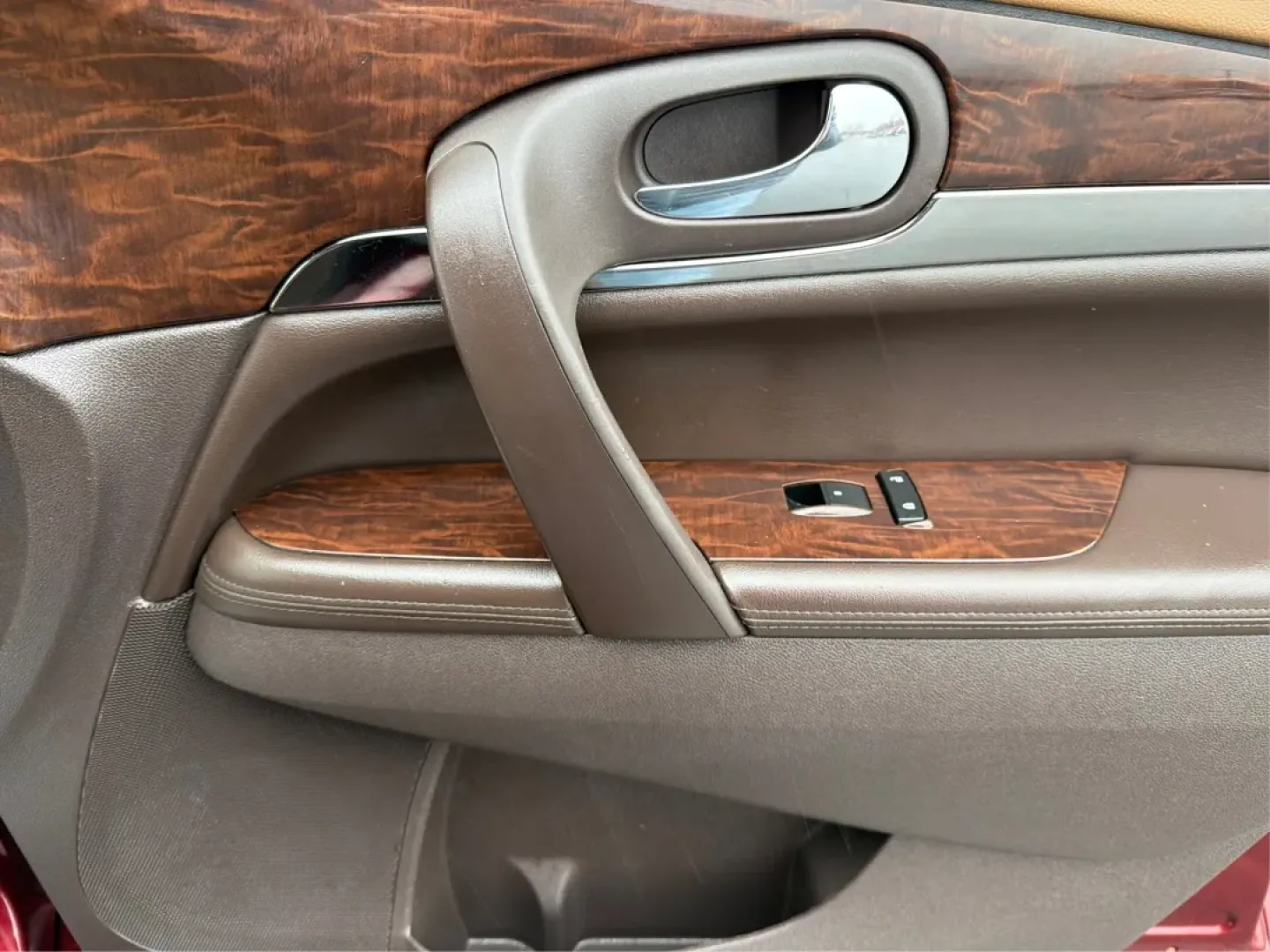 2017 Buick Enclave Leather (5GAKVBKD7HJ) with an 3.6L V-6 gasoline direct injection engine, located at 1099 N County Rd 25A , Troy, OH, 45373, (937) 908-9800, 40.057079, -84.212883 - **Discover Adventure with the 2017 Buick Enclave Perfect for Your Growing Family!**<br /> <br /> Are you a family on the go, looking for a reliable vehicle that can seamlessly handle your busy lifestyle? Look no further than the stunning 2017 Buick Enclave, now available at Advantage Car and Credit - Photo#20