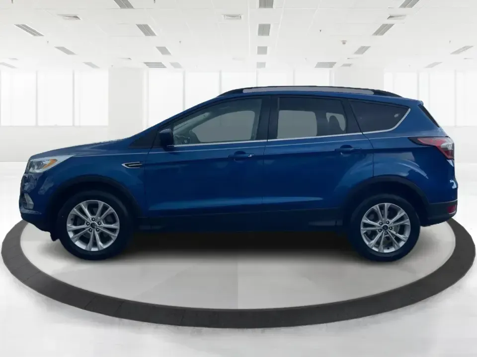 2017 Ford Escape SE (1FMCU0GD5HU) with an 1.5L L4 DOHC 16V engine, 6A transmission, located at 1951 S Dayton Lakeview Rd., New Carlisle, OH, 45344, (937) 908-9800, 39.890999, -84.050255 - **Adventure Awaits in This 2017 Ford Escape SE Perfect for Your Ohio Lifestyle!**<br /> <br /> Are you ready to embrace the open road? Whether you're commuting to work, taking the kids to soccer practice, or planning a weekend getaway to nearby attractions like the National Museum of the U.S. Air F - Photo#5