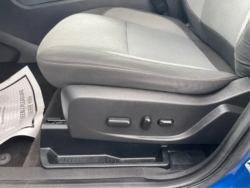 2017 Ford Escape SE (1FMCU0GD5HU) with an 1.5L L4 DOHC 16V engine, 6A transmission, located at 1951 S Dayton Lakeview Rd., New Carlisle, OH, 45344, (937) 908-9800, 39.890999, -84.050255 - **Adventure Awaits in This 2017 Ford Escape SE Perfect for Your Ohio Lifestyle!**<br /> <br /> Are you ready to embrace the open road? Whether you're commuting to work, taking the kids to soccer practice, or planning a weekend getaway to nearby attractions like the National Museum of the U.S. Air F - Photo#18