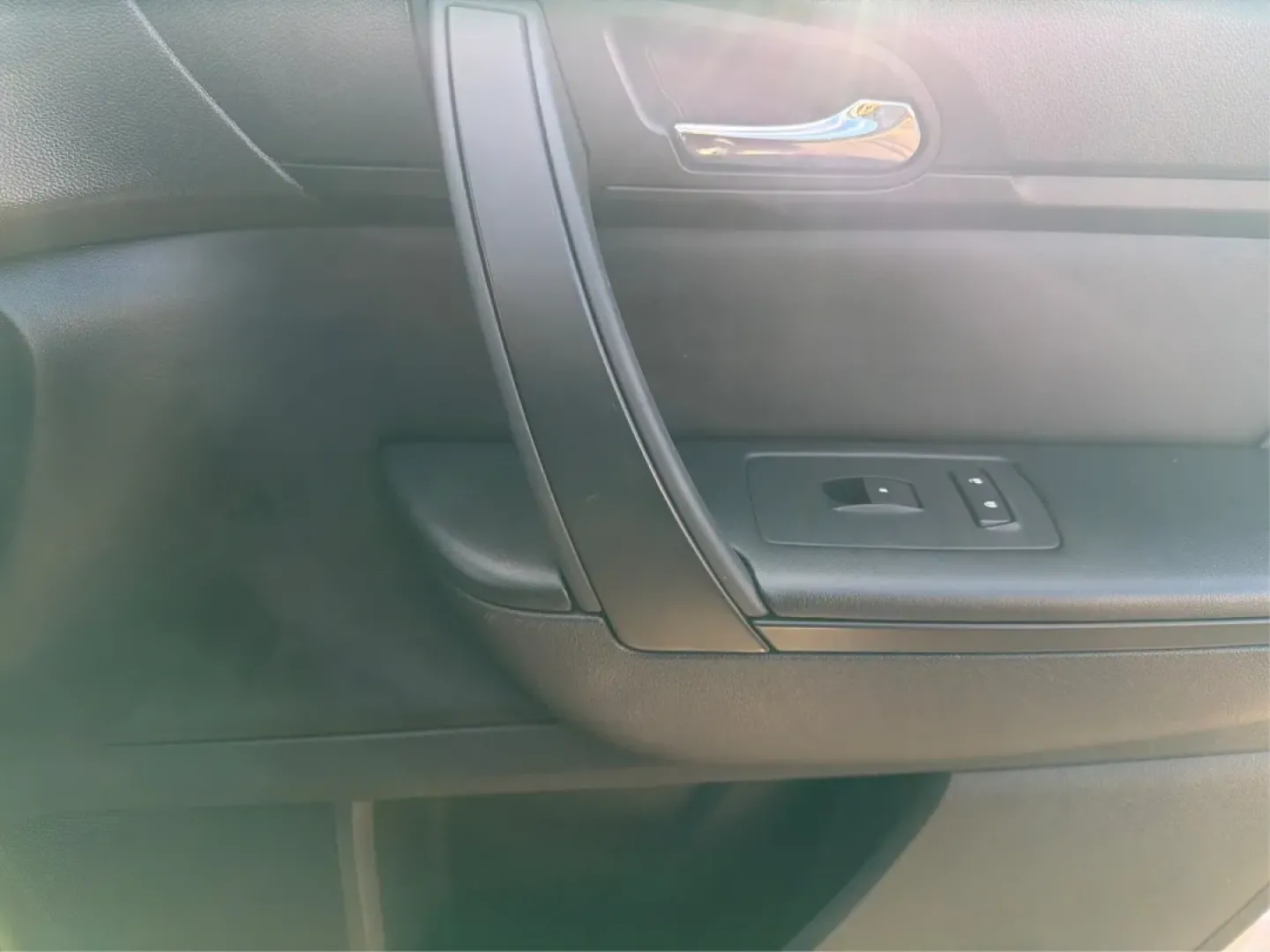 2014 GMC Acadia SLE-2 AWD (1GKKVPKD1EJ) with an 3.6L V6 DOHC 24V engine, 6-Speed Automatic transmission, located at 1230 East Main St, Xenia, OH, 45385, (937) 908-9800, 39.688026, -83.910172 - If you're searching for the perfect family SUV that balances style, comfort, and an adventurous spirit, look no further than this stunning 2014 GMC Acadia SLE-2 AWD, now available at Advantage Car and Credit in Fairborn, OH. With spacious seating for up to eight passengers and the versatility needed - Photo#20