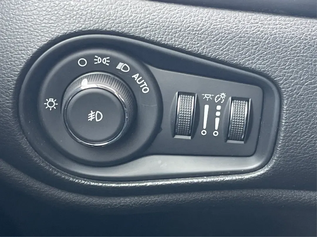 2018 Jeep Renegade Latitude 4x4 (ZACCJBBB5JP) with an Other engine, located at 1951 S Dayton Lakeview Rd., New Carlisle, OH, 45344, (937) 908-9800, 39.890999, -84.050255 - **Explore New Adventures with the 2018 Jeep Renegade Latitude 4x4!**<br /> <br /> Are you ready to elevate your adventures with a vehicle that perfectly balances style, comfort, and capability? Look no further than this striking 2018 Jeep Renegade Latitude 4x4, available now at Advantage Car and Cre - Photo#16