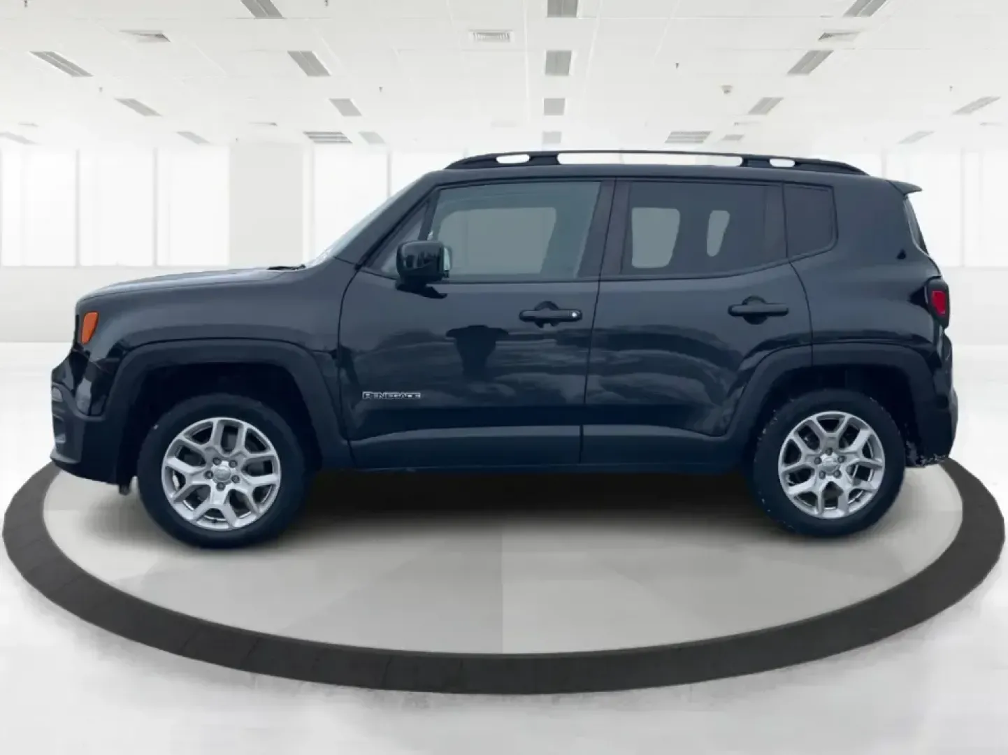 2018 Jeep Renegade Latitude 4x4 (ZACCJBBB5JP) with an 2.4L L4 DOHC 16V engine, 6M transmission, located at 8750 N County Rd 25A, Piqua, OH, 45356, (937) 908-9800, 40.164391, -84.232513 - **Explore New Adventures with the 2018 Jeep Renegade Latitude 4x4!**<br /> <br /> Are you ready to elevate your adventures with a vehicle that perfectly balances style, comfort, and capability? Look no further than this striking 2018 Jeep Renegade Latitude 4x4, available now at Advantage Car and Cre - Photo#5