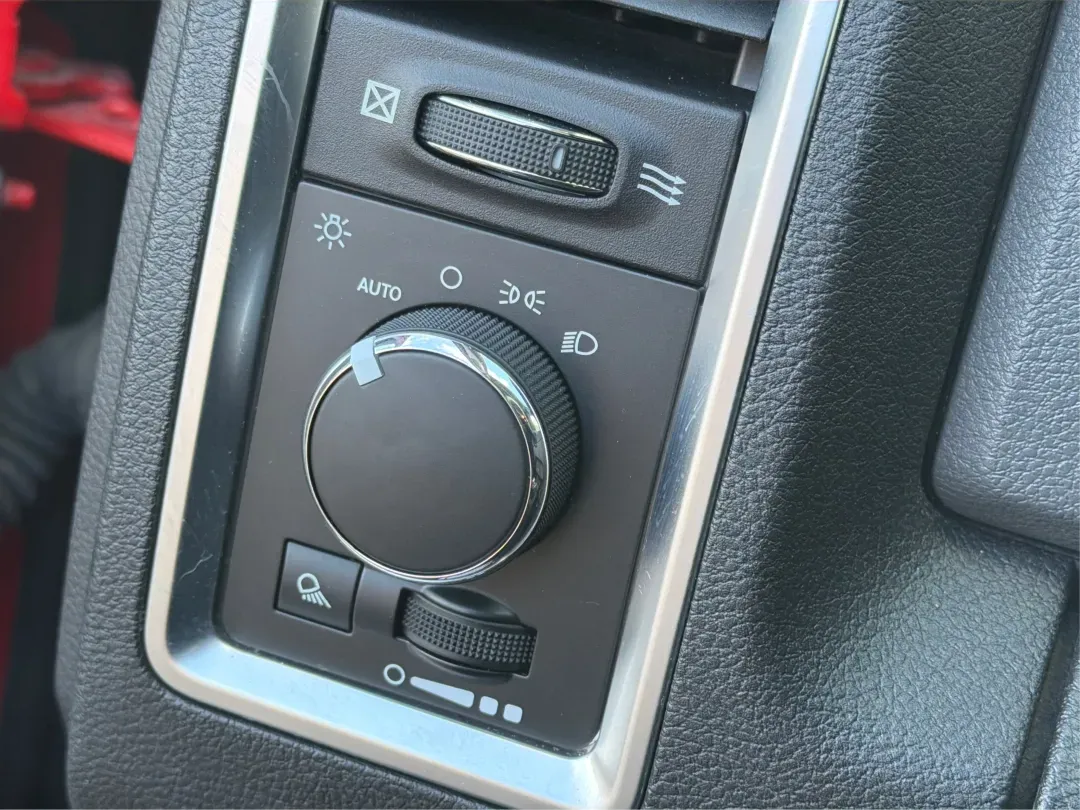 2016 Ram 1500 SLT (1C6RR7GT8GS) with an Other engine, located at 880 E. National Road, Vandalia, OH, 45377, (937) 908-9800, 39.891918, -84.183594 - Are you ready to elevate your adventures and tackle any terrain with confidence? Discover the perfect blend of rugged capability and modern comfort with this stunning 2016 Ram 1500 SLT, now available at Advantage Car and Credit in Vandalia, OH. With its striking Flame Red Clearcoat exterior and robu - Photo#16