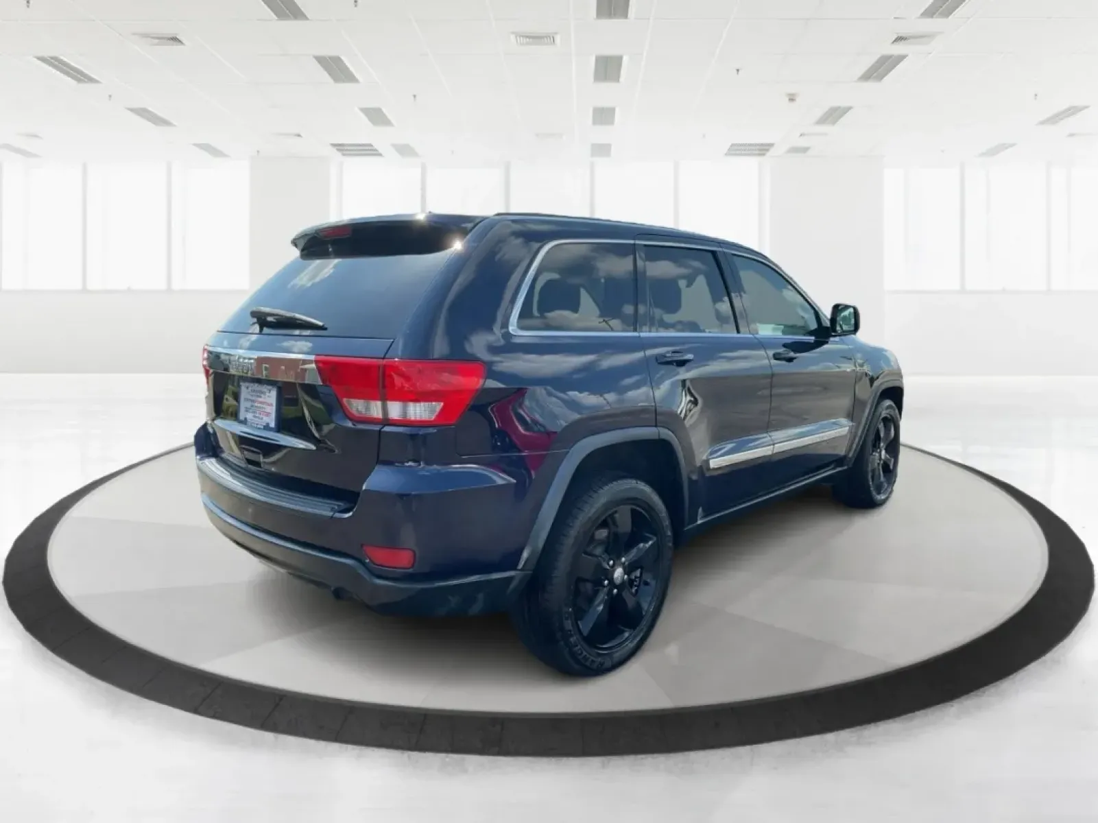2013 Jeep Grand Cherokee Laredo (1C4RJFAG7DC) with an Other engine, located at 1951 S Dayton Lakeview Rd., New Carlisle, OH, 45344, (937) 908-9800, 39.890999, -84.050255 - Are you ready to elevate your driving experience? Whether you're a growing family in need of spacious comfort, a weekend adventurer seeking reliability, or simply someone looking for a dependable daily driver, the 2013 Jeep Grand Cherokee Laredo is the perfect vehicle for you. Located at Advantage C - Photo#2