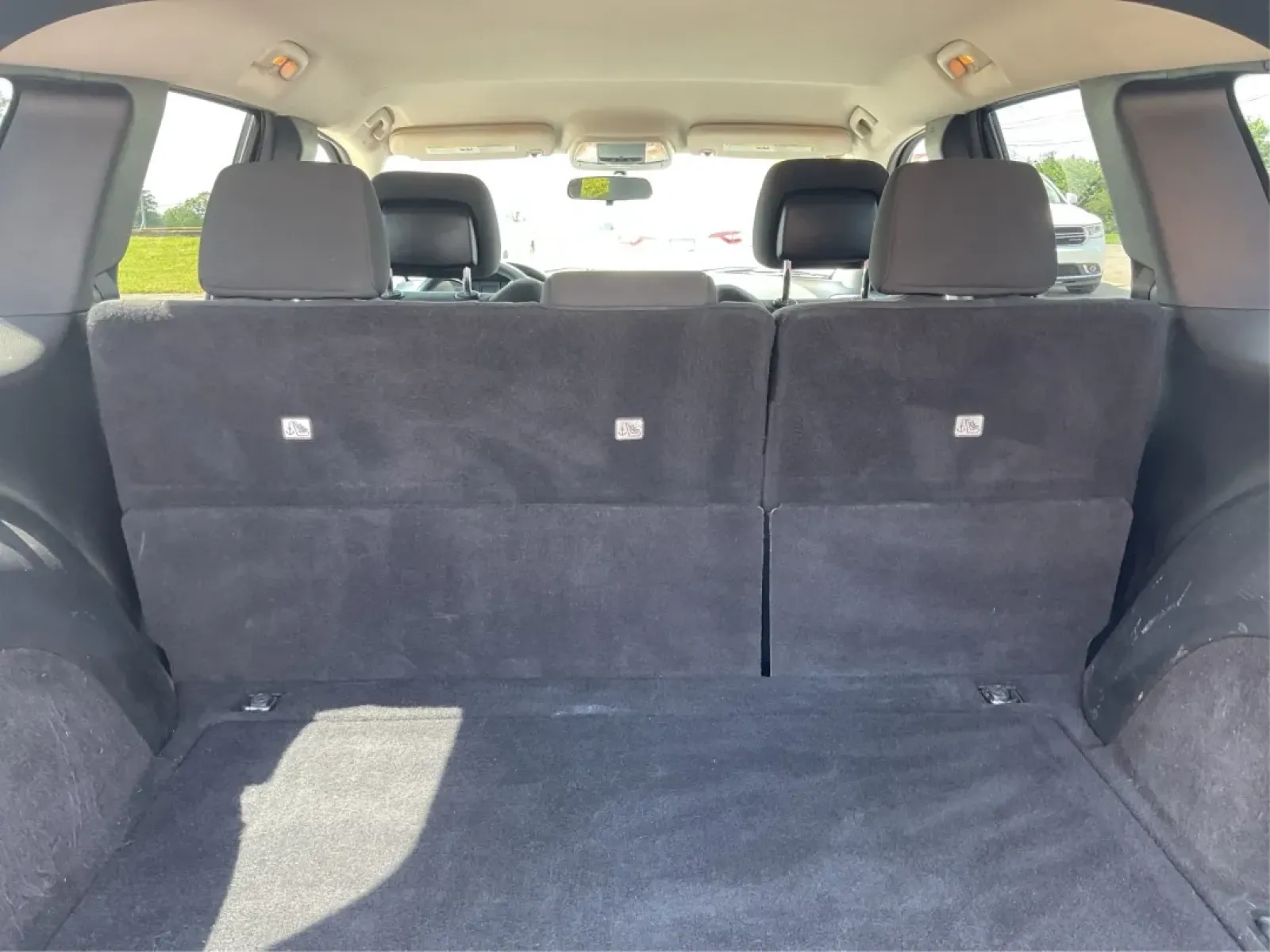 2013 Jeep Grand Cherokee Laredo (1C4RJFAG7DC) with an Other engine, located at 1951 S Dayton Lakeview Rd., New Carlisle, OH, 45344, (937) 908-9800, 39.890999, -84.050255 - Are you ready to elevate your driving experience? Whether you're a growing family in need of spacious comfort, a weekend adventurer seeking reliability, or simply someone looking for a dependable daily driver, the 2013 Jeep Grand Cherokee Laredo is the perfect vehicle for you. Located at Advantage C - Photo#12