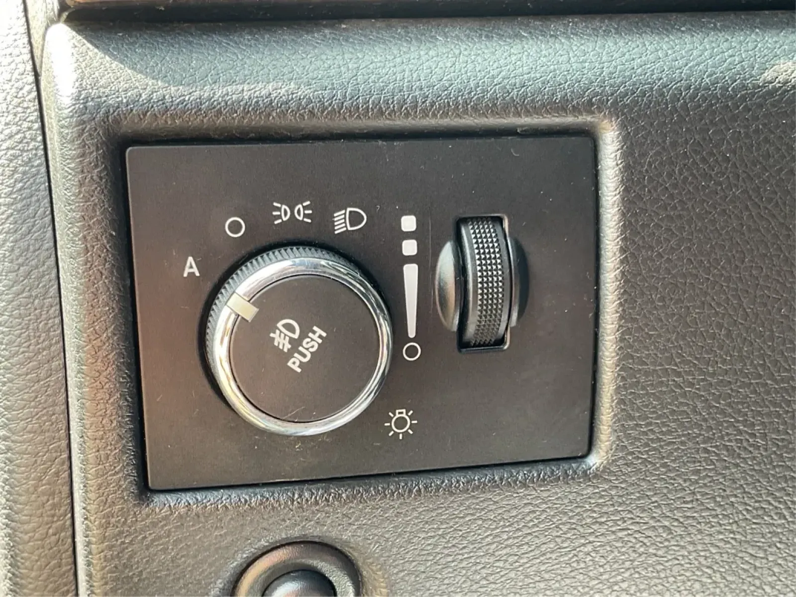 2013 Jeep Grand Cherokee Laredo (1C4RJFAG7DC) with an Other engine, located at 1951 S Dayton Lakeview Rd., New Carlisle, OH, 45344, (937) 908-9800, 39.890999, -84.050255 - Are you ready to elevate your driving experience? Whether you're a growing family in need of spacious comfort, a weekend adventurer seeking reliability, or simply someone looking for a dependable daily driver, the 2013 Jeep Grand Cherokee Laredo is the perfect vehicle for you. Located at Advantage C - Photo#17