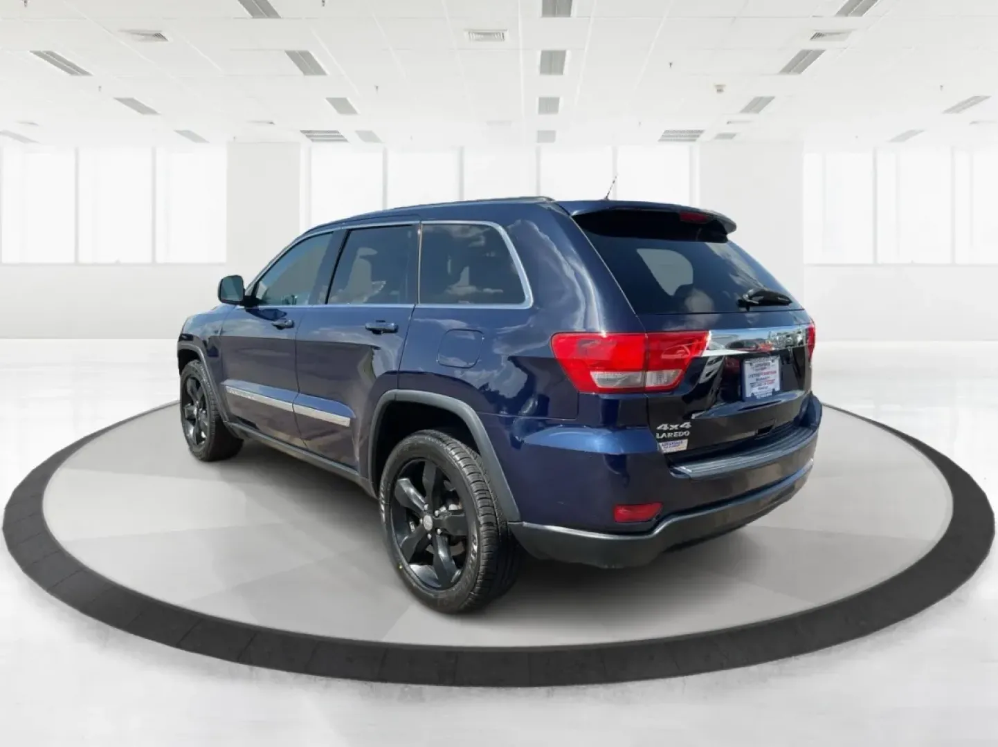 2013 Jeep Grand Cherokee Laredo (1C4RJFAG7DC) with an Other engine, located at 1230 East Main St, Xenia, OH, 45385, (937) 908-9800, 39.688026, -83.910172 - Are you ready to elevate your driving experience? Whether you're a growing family in need of spacious comfort, a weekend adventurer seeking reliability, or simply someone looking for a dependable daily driver, the 2013 Jeep Grand Cherokee Laredo is the perfect vehicle for you. Located at Advantage C - Photo#4