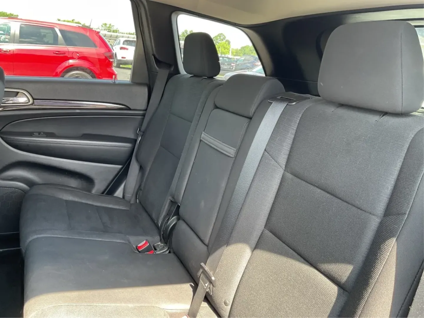 2013 Jeep Grand Cherokee Laredo (1C4RJFAG7DC) with an Other engine, located at 1230 East Main St, Xenia, OH, 45385, (937) 908-9800, 39.688026, -83.910172 - Are you ready to elevate your driving experience? Whether you're a growing family in need of spacious comfort, a weekend adventurer seeking reliability, or simply someone looking for a dependable daily driver, the 2013 Jeep Grand Cherokee Laredo is the perfect vehicle for you. Located at Advantage C - Photo#10
