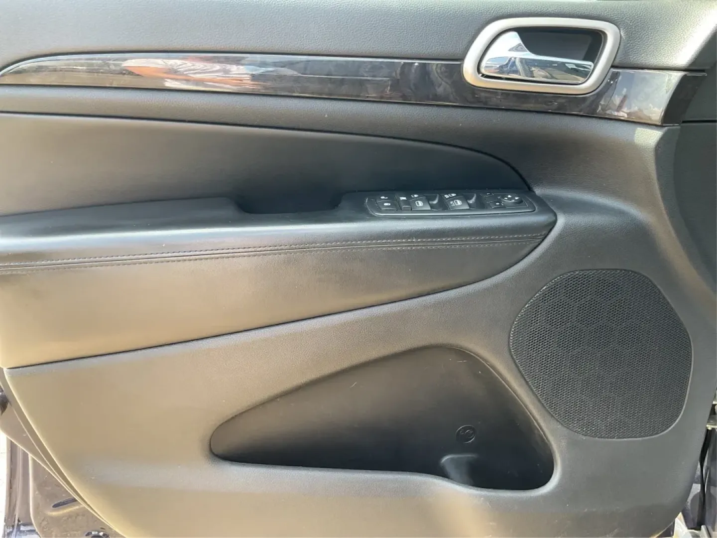 2013 Jeep Grand Cherokee Laredo (1C4RJFAG7DC) with an Other engine, located at 1230 East Main St, Xenia, OH, 45385, (937) 908-9800, 39.688026, -83.910172 - Are you ready to elevate your driving experience? Whether you're a growing family in need of spacious comfort, a weekend adventurer seeking reliability, or simply someone looking for a dependable daily driver, the 2013 Jeep Grand Cherokee Laredo is the perfect vehicle for you. Located at Advantage C - Photo#18