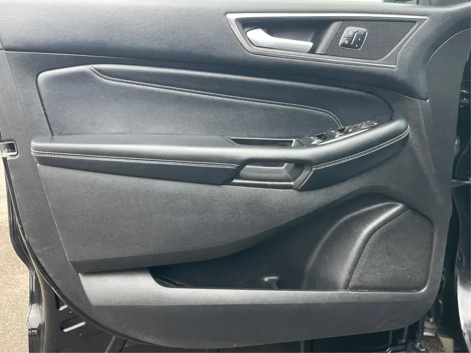 2017 Ford Edge Titanium (2FMPK4K86HB) with an 3.5L V6 DOHC 24V engine, 6A transmission, located at 8750 N County Rd 25A, Piqua, OH, 45356, (937) 908-9800, 40.164391, -84.232513 - Unleash your adventurous spirit with the 2017 Ford Edge Titanium SUV, now available at Advantage Car and Credit in New Carlisle, OH! This versatile vehicle is perfect for families on the go, commuters looking for comfort, or anyone who enjoys weekend adventures. With a spacious interior and robust c - Photo#19