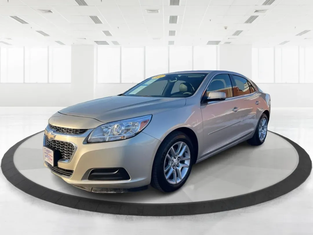 2014 Chevrolet Malibu 1LT (1G11C5SL7EF) with an ECOTEC 2.5L I-4 gasoline direct injection engine, located at 1230 East Main St, Xenia, OH, 45385, (937) 908-9800, 39.688026, -83.910172 - Are you ready to elevate your daily commute or make unforgettable memories on weekend adventures? The 2014 Chevrolet Malibu 1LT, now available at Advantage Car and Credit in Xenia, OH, is the perfect sedan for those seeking a reliable, stylish, and feature-packed vehicle without breaking the bank. W - Photo#8