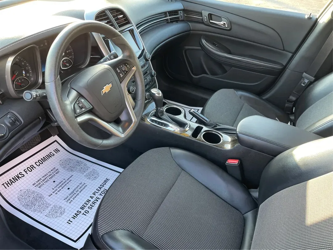 2014 Chevrolet Malibu 1LT (1G11C5SL7EF) with an ECOTEC 2.5L I-4 gasoline direct injection engine, located at 1230 East Main St, Xenia, OH, 45385, (937) 908-9800, 39.688026, -83.910172 - Are you ready to elevate your daily commute or make unforgettable memories on weekend adventures? The 2014 Chevrolet Malibu 1LT, now available at Advantage Car and Credit in Xenia, OH, is the perfect sedan for those seeking a reliable, stylish, and feature-packed vehicle without breaking the bank. W - Photo#9