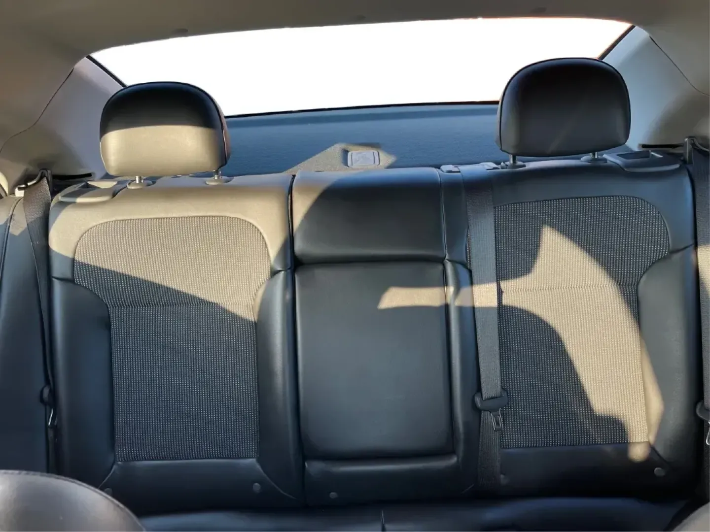 2014 Chevrolet Malibu 1LT (1G11C5SL7EF) with an ECOTEC 2.5L I-4 gasoline direct injection engine, 6-Speed Automatic transmission, located at 880 E. National Road, Vandalia, OH, 45377, (937) 908-9800, 39.891918, -84.183594 - Are you ready to elevate your daily commute or make unforgettable memories on weekend adventures? The 2014 Chevrolet Malibu 1LT, now available at Advantage Car and Credit in Xenia, OH, is the perfect sedan for those seeking a reliable, stylish, and feature-packed vehicle without breaking the bank. W - Photo#14