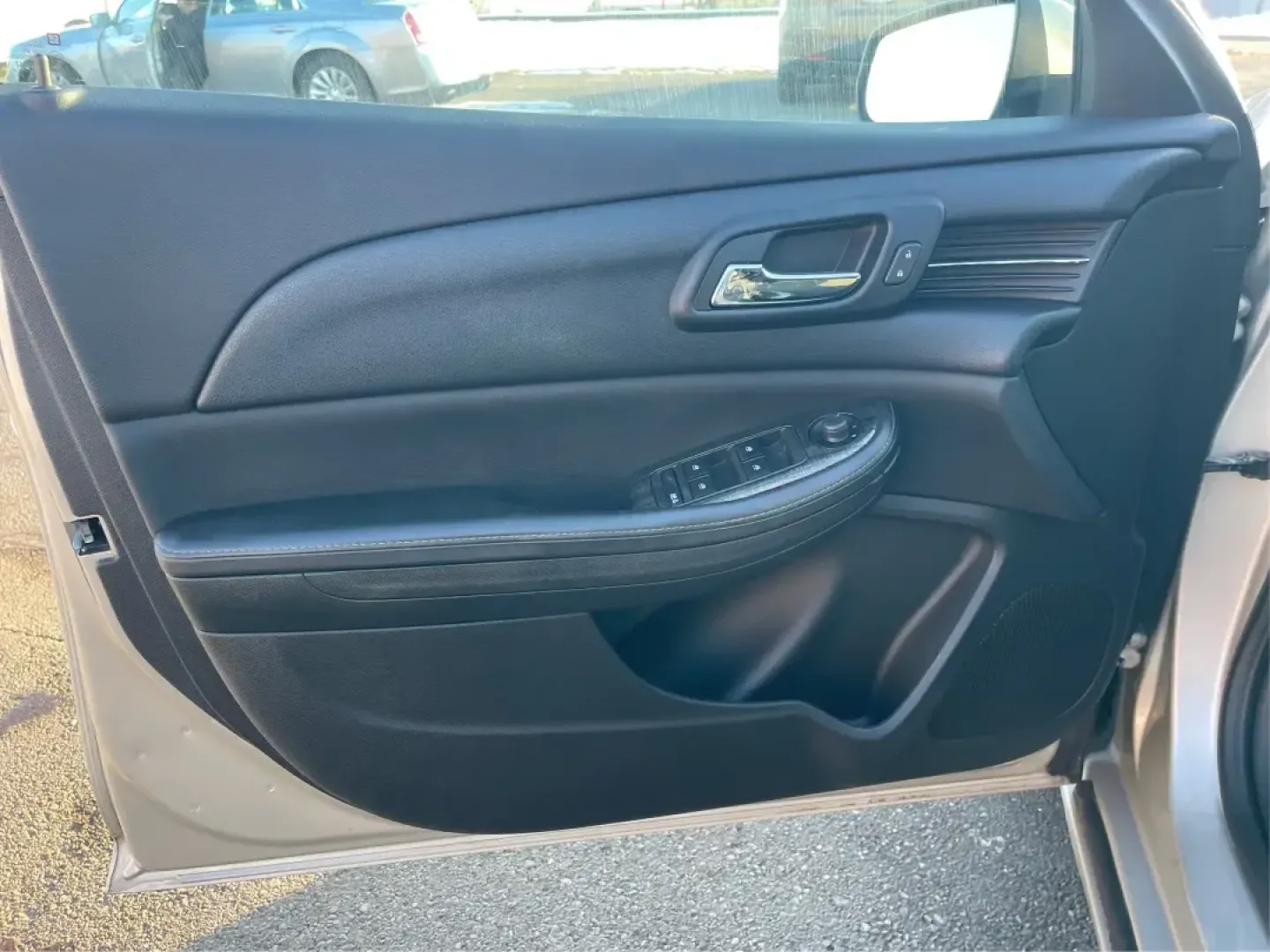 2014 Chevrolet Malibu 1LT (1G11C5SL7EF) with an ECOTEC 2.5L I-4 gasoline direct injection engine, 6-Speed Automatic transmission, located at 880 E. National Road, Vandalia, OH, 45377, (937) 908-9800, 39.891918, -84.183594 - Are you ready to elevate your daily commute or make unforgettable memories on weekend adventures? The 2014 Chevrolet Malibu 1LT, now available at Advantage Car and Credit in Xenia, OH, is the perfect sedan for those seeking a reliable, stylish, and feature-packed vehicle without breaking the bank. W - Photo#19