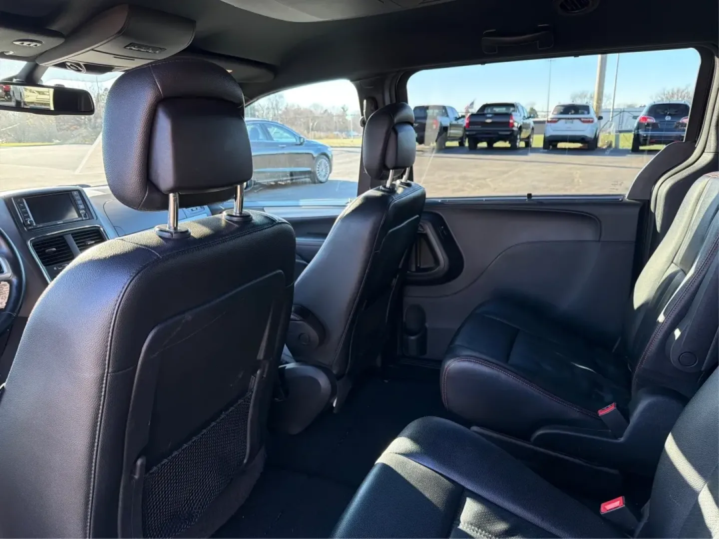2019 Dodge Grand Caravan GT (2C4RDGEG3KR) with an Pentastar 3.6L V-6 DOHC engine, located at 1099 N County Rd 25A , Troy, OH, 45373, (937) 908-9800, 40.057079, -84.212883 - Step into the world of family adventures and daily commutes with the 2019 Dodge Grand Caravan GT, now available at Advantage Car and Credit - Piqua in Piqua, OH. Whether you're shuttling the kids to soccer practice or planning a weekend getaway, this versatile passenger van is designed to meet all y - Photo#10