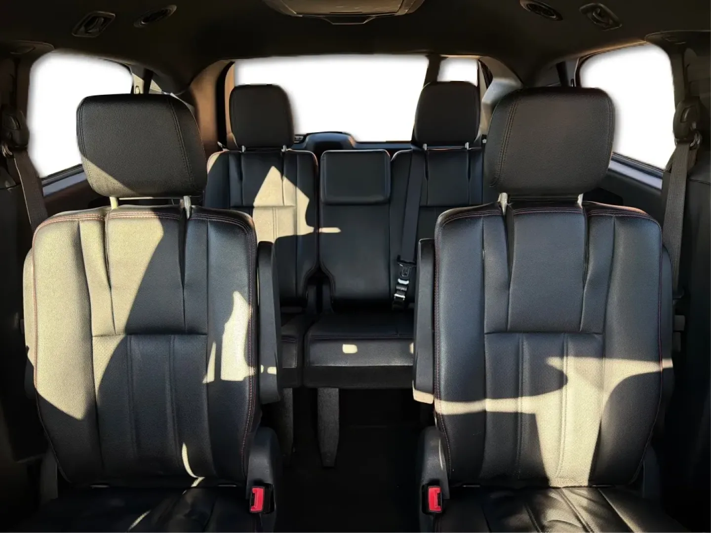 2019 Dodge Grand Caravan GT (2C4RDGEG3KR) with an Pentastar 3.6L V-6 DOHC engine, located at 1099 N County Rd 25A , Troy, OH, 45373, (937) 908-9800, 40.057079, -84.212883 - Step into the world of family adventures and daily commutes with the 2019 Dodge Grand Caravan GT, now available at Advantage Car and Credit - Piqua in Piqua, OH. Whether you're shuttling the kids to soccer practice or planning a weekend getaway, this versatile passenger van is designed to meet all y - Photo#14