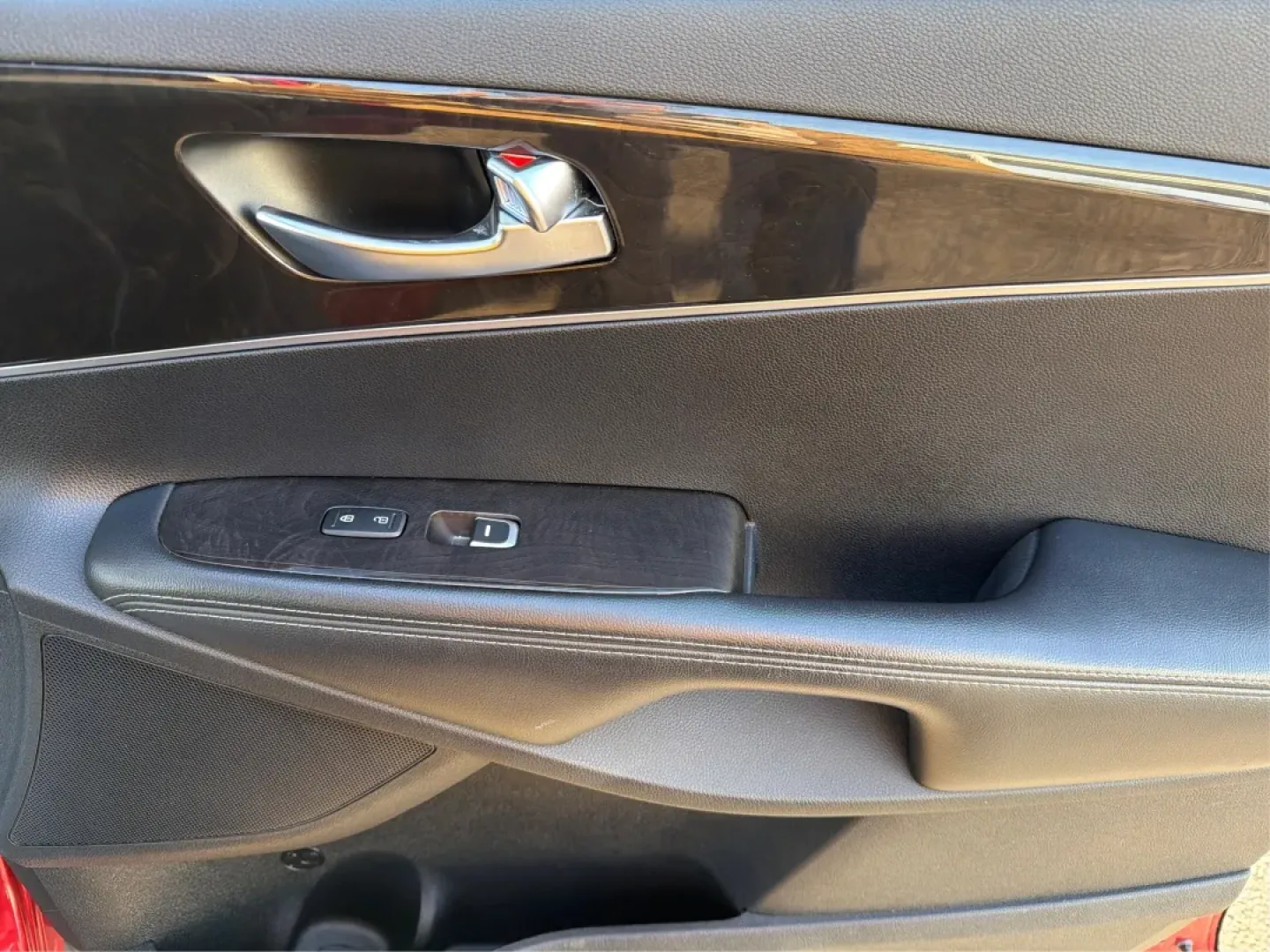 2017 Kia Sorento 2.4L LX (5XYPGDA38HG) with an 2.4L I-4 gasoline direct injection engine, located at 1184 Kauffman Ave, Fairborn, OH, 45324, (937) 908-9800, 39.807072, -84.030914 - **Adventure Awaits with the 2017 Kia Sorento at Advantage Car and Credit Fairborn!**<br /> <br /> Are you searching for the perfect SUV that can handle both your daily commute and weekend adventures? Look no further than this stunning 2017 Kia Sorento, located right here at Advantage Car and Credit - Photo#19