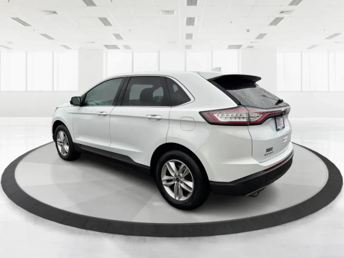 2016 Ford Edge SEL (2FMPK3J98GB) with an Other engine, located at 1099 N County Rd 25A , Troy, OH, 45373, (937) 908-9800, 40.057079, -84.212883 - ### Experience Comfort and Versatility in the 2016 Ford Edge SEL at Advantage Car and Credit - Troy<br /> <br /> Looking for the perfect blend of style, comfort, and functionality? The 2016 Ford Edge SEL, available at Advantage Car and Credit in Troy, OH, is tailored for those who lead an active lif - Photo#4