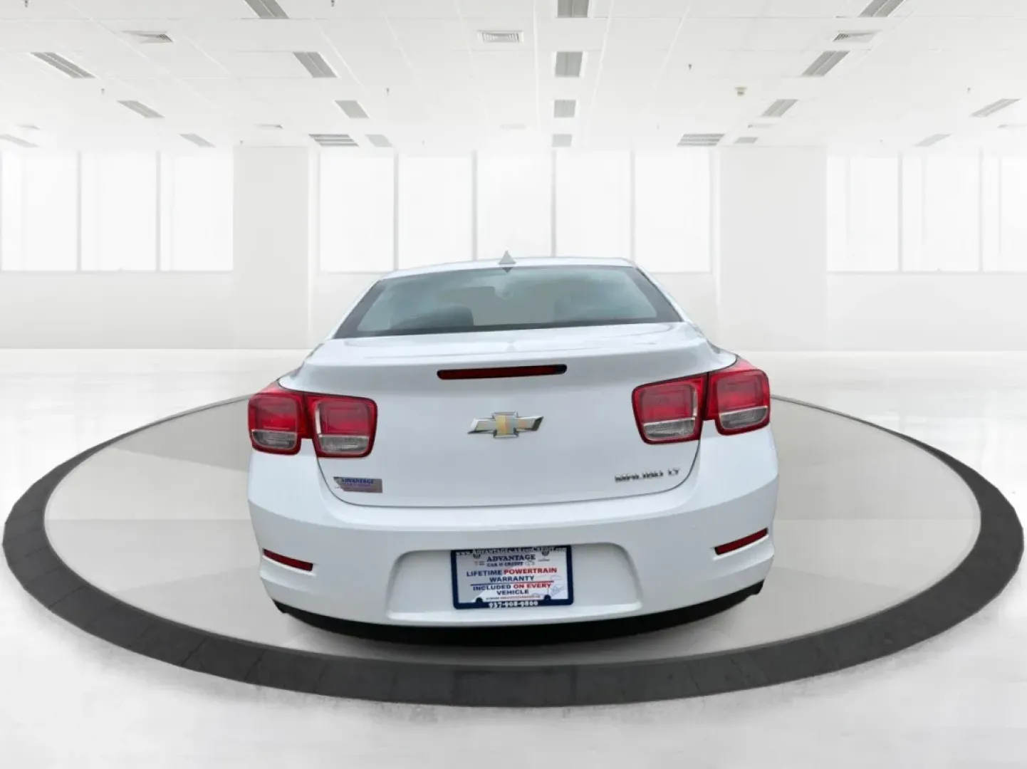 2013 Chevrolet Malibu 1LT (1G11C5SA5DF) with an ECOTEC 2.5L I-4 gasoline direct injection engine, located at 4508 South Dixie Dr, Moraine, OH, 45439, (937) 908-9800, 39.689976, -84.218452 - **Experience Comfort and Reliability with the 2013 Chevrolet Malibu 1LT at Advantage Car and Credit - Moraine**<br /> <br /> Are you searching for the perfect vehicle that combines comfort, style, and affordability? Look no further! The 2013 Chevrolet Malibu 1LT is ideal for daily commuters, growing - Photo#3