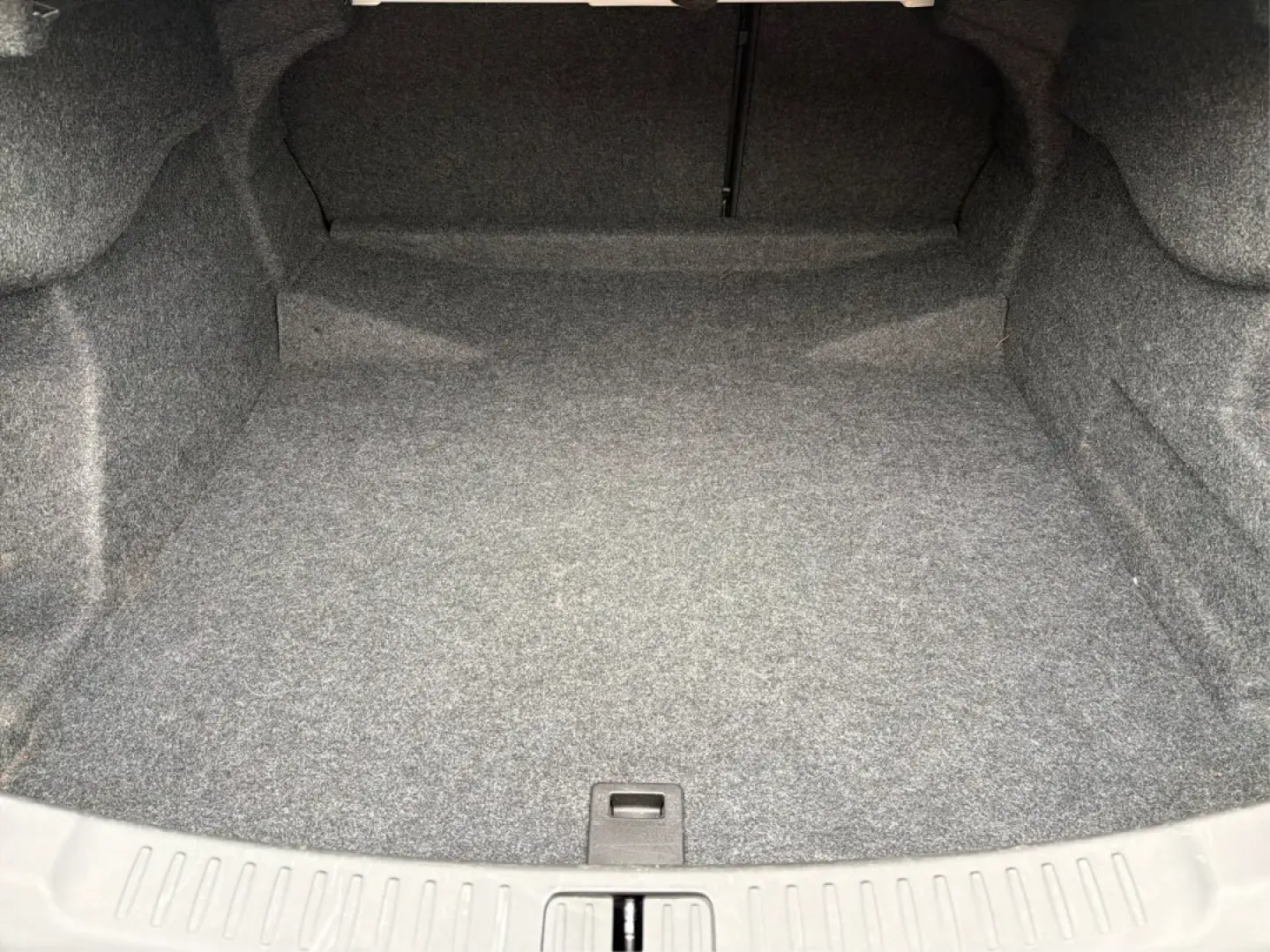 2013 Chevrolet Malibu 1LT (1G11C5SA5DF) with an ECOTEC 2.5L I-4 gasoline direct injection engine, located at 4508 South Dixie Dr, Moraine, OH, 45439, (937) 908-9800, 39.689976, -84.218452 - **Experience Comfort and Reliability with the 2013 Chevrolet Malibu 1LT at Advantage Car and Credit - Moraine**<br /> <br /> Are you searching for the perfect vehicle that combines comfort, style, and affordability? Look no further! The 2013 Chevrolet Malibu 1LT is ideal for daily commuters, growing - Photo#12