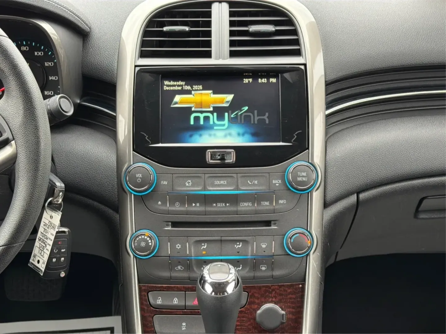 2013 Chevrolet Malibu 1LT (1G11C5SA5DF) with an ECOTEC 2.5L I-4 gasoline direct injection engine, located at 4508 South Dixie Dr, Moraine, OH, 45439, (937) 908-9800, 39.689976, -84.218452 - **Experience Comfort and Reliability with the 2013 Chevrolet Malibu 1LT at Advantage Car and Credit - Moraine**<br /> <br /> Are you searching for the perfect vehicle that combines comfort, style, and affordability? Look no further! The 2013 Chevrolet Malibu 1LT is ideal for daily commuters, growing - Photo#13