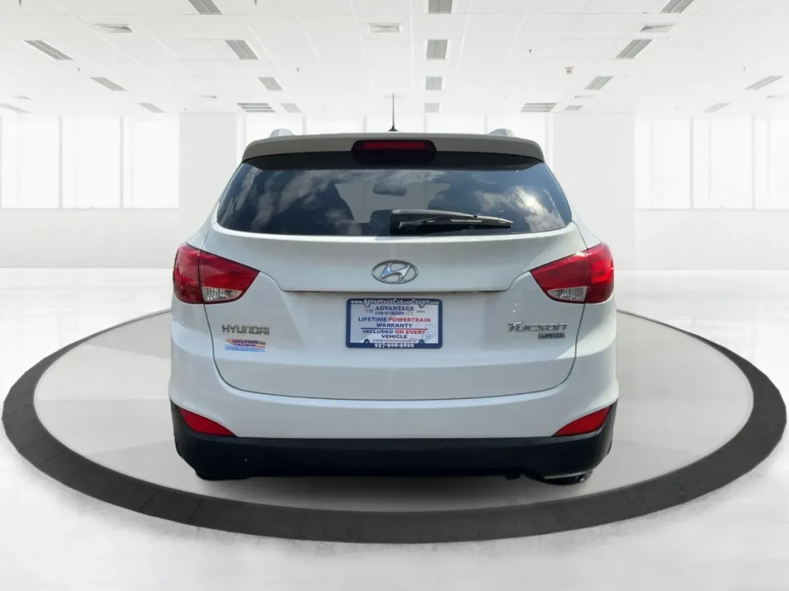 2013 Hyundai Tucson Limited (KM8JU3AC4DU) with an Other engine, located at 1951 S Dayton Lakeview Rd., New Carlisle, OH, 45344, (937) 908-9800, 39.890999, -84.050255 - Are you ready to elevate your daily commute or embark on weekend adventures? The 2013 Hyundai Tucson Limited is the perfect SUV for those looking for reliability, comfort, and style. Ideal for growing families or budget-conscious buyers, this utility vehicle is designed to meet your diverse lifestyl - Photo#3