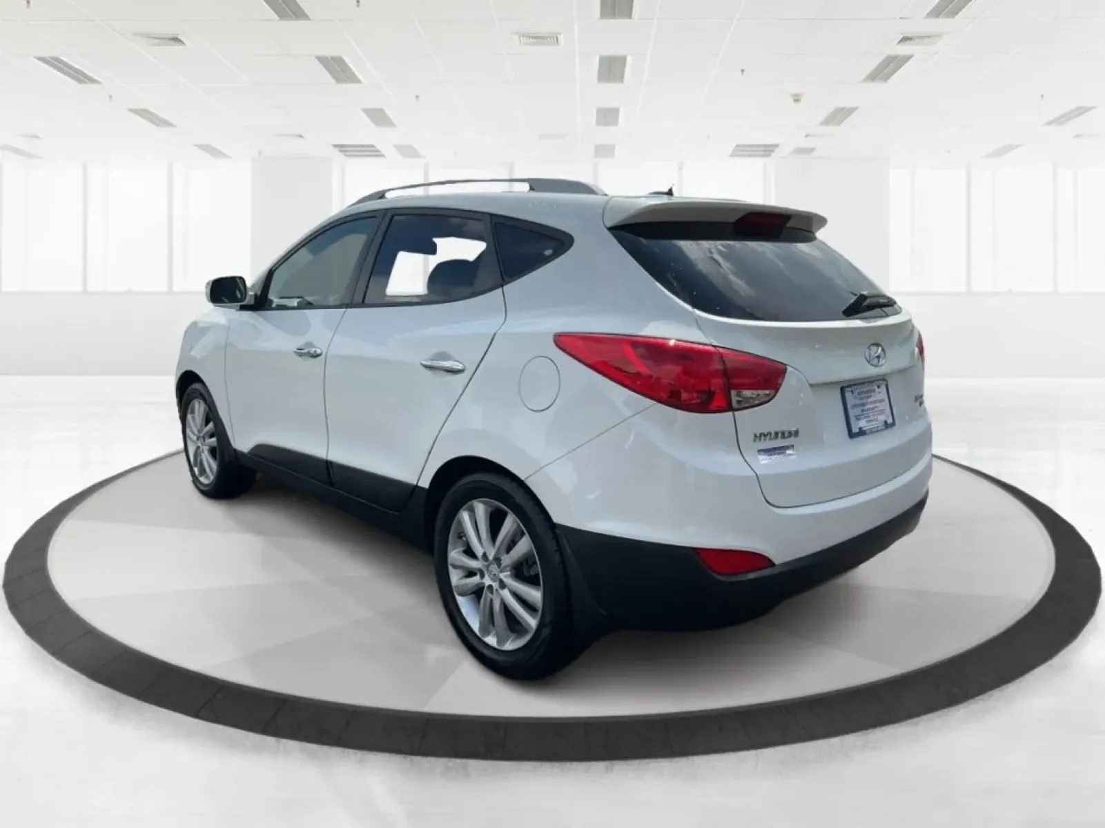 2013 Hyundai Tucson Limited (KM8JU3AC4DU) with an Other engine, located at 1951 S Dayton Lakeview Rd., New Carlisle, OH, 45344, (937) 908-9800, 39.890999, -84.050255 - Are you ready to elevate your daily commute or embark on weekend adventures? The 2013 Hyundai Tucson Limited is the perfect SUV for those looking for reliability, comfort, and style. Ideal for growing families or budget-conscious buyers, this utility vehicle is designed to meet your diverse lifestyl - Photo#4