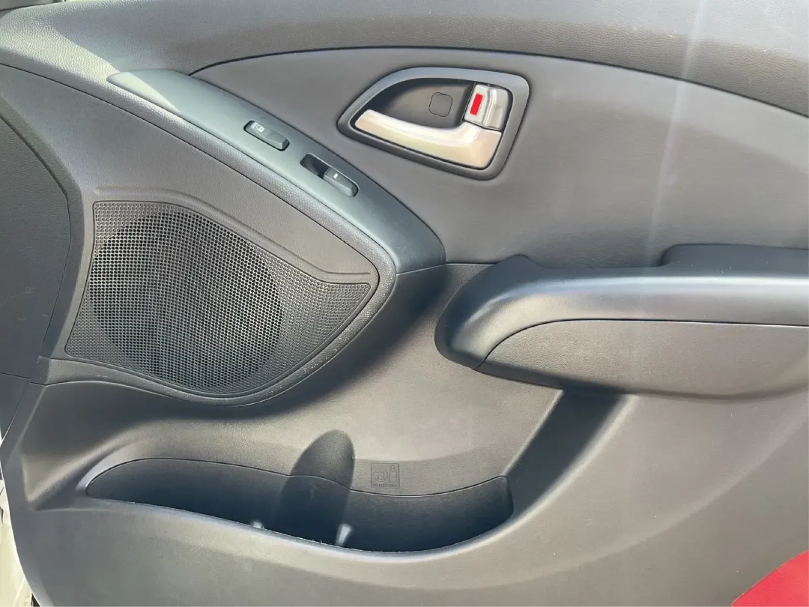 2013 Hyundai Tucson Limited (KM8JU3AC4DU) with an Other engine, located at 1951 S Dayton Lakeview Rd., New Carlisle, OH, 45344, (937) 908-9800, 39.890999, -84.050255 - Are you ready to elevate your daily commute or embark on weekend adventures? The 2013 Hyundai Tucson Limited is the perfect SUV for those looking for reliability, comfort, and style. Ideal for growing families or budget-conscious buyers, this utility vehicle is designed to meet your diverse lifestyl - Photo#19