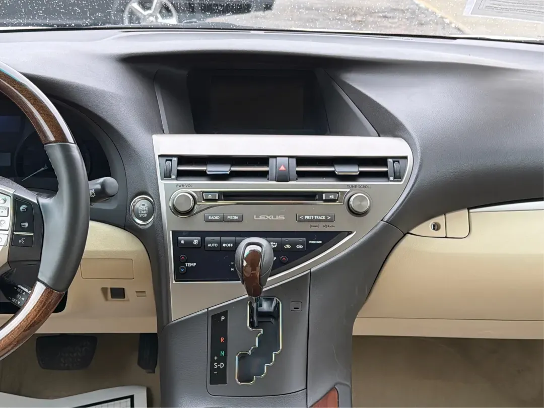 2015 Lexus RX 350 F Sport | Crafted Line (2T2BK1BA3FC) with an 3.5L V-6 DOHC engine, located at 880 E. National Road, Vandalia, OH, 45377, (937) 908-9800, 39.891918, -84.183594 - **Elevate Your Drive with the 2015 Lexus RX 350 Perfect for Family Adventures and Daily Commutes!**<br /> <br /> Are you ready to enhance your lifestyle with a vehicle that combines luxury, performance, and reliability? Look no further than the stunning 2015 Lexus RX 350 at Advantage Car and Credit - Photo#13