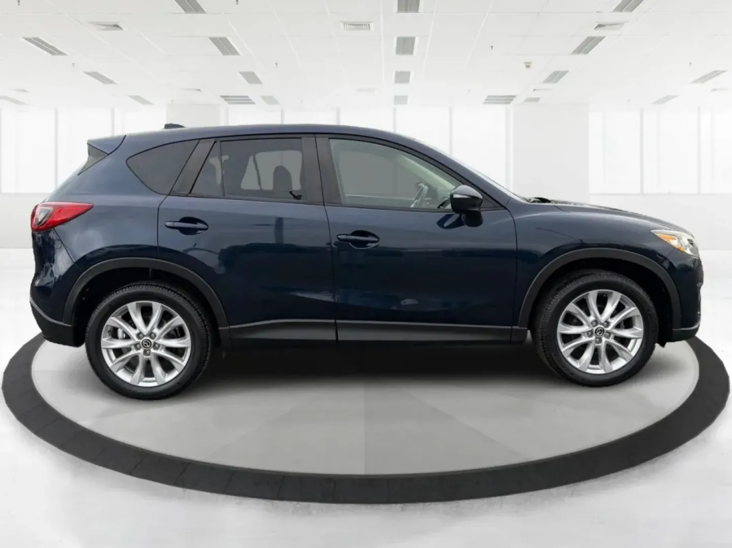 2015 Mazda CX-5 Grand Touring (JM3KE2DY9F0) with an SKYACTIV-G 2.5L I-4 gasoline direct injection engine, located at 1951 S Dayton Lakeview Rd., New Carlisle, OH, 45344, (937) 908-9800, 39.890999, -84.050255 - **Discover Adventure with the 2015 Mazda CX-5 at Advantage Car and Credit New Carlisle!**<br /> <br /> Are you ready to elevate your driving experience? Whether you're a growing family in need of space, a commuter looking for reliability, or an adventurer seeking the perfect weekend getaway vehicle - Photo#1