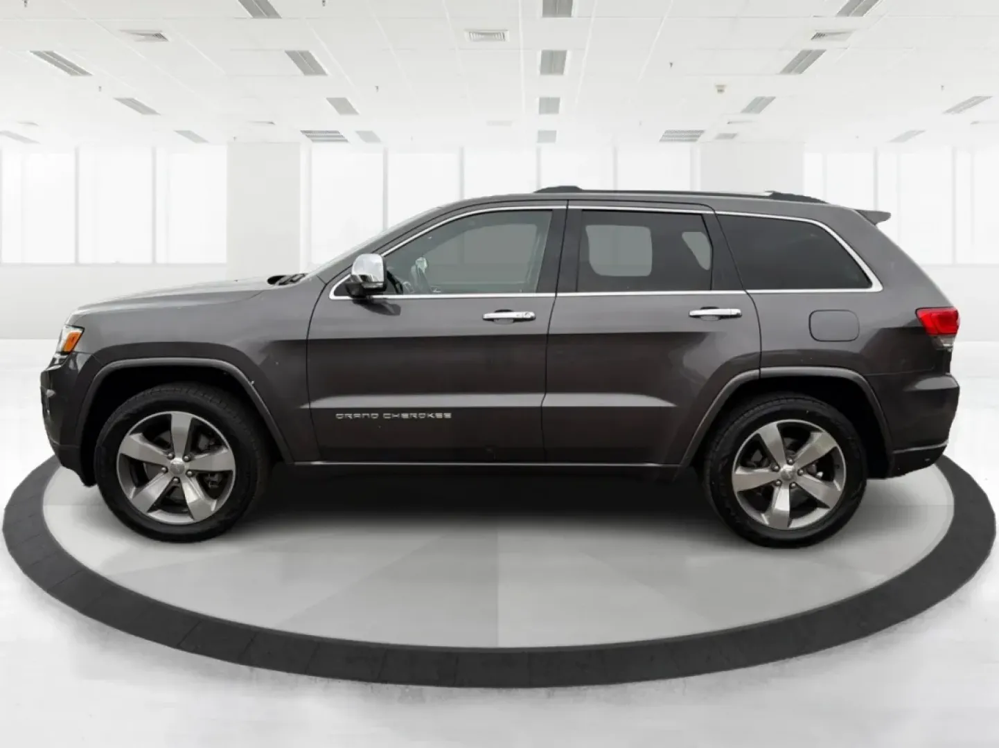 2015 Jeep Grand Cherokee Overland (1C4RJFCT6FC) with an Other engine, located at 1099 N County Rd 25A , Troy, OH, 45373, (937) 908-9800, 40.057079, -84.212883 - **Adventure Awaits: 2015 Jeep Grand Cherokee Overland - Your Perfect Family SUV!**<br /> <br /> If you're looking for a vehicle that perfectly balances comfort, style, and rugged capability, look no further than this stunning 2015 Jeep Grand Cherokee Overland. This SUV is not just a mode of transpor - Photo#5