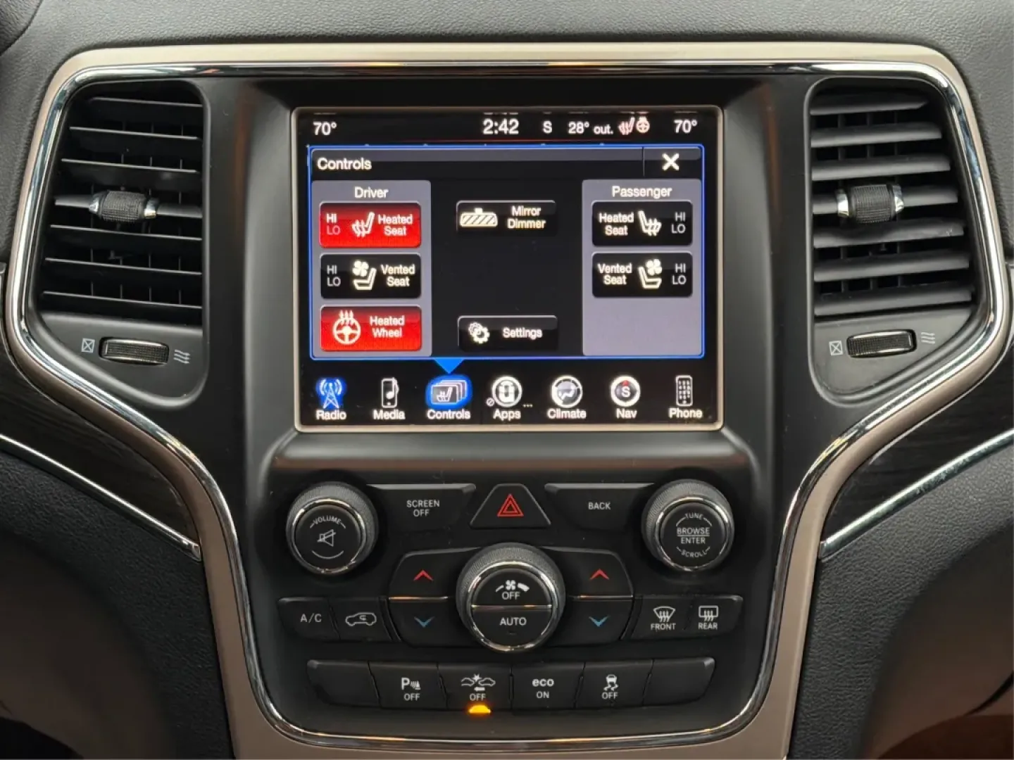 2015 Jeep Grand Cherokee Overland (1C4RJFCT6FC) with an Other engine, located at 1099 N County Rd 25A , Troy, OH, 45373, (937) 908-9800, 40.057079, -84.212883 - **Adventure Awaits: 2015 Jeep Grand Cherokee Overland - Your Perfect Family SUV!**<br /> <br /> If you're looking for a vehicle that perfectly balances comfort, style, and rugged capability, look no further than this stunning 2015 Jeep Grand Cherokee Overland. This SUV is not just a mode of transpor - Photo#13